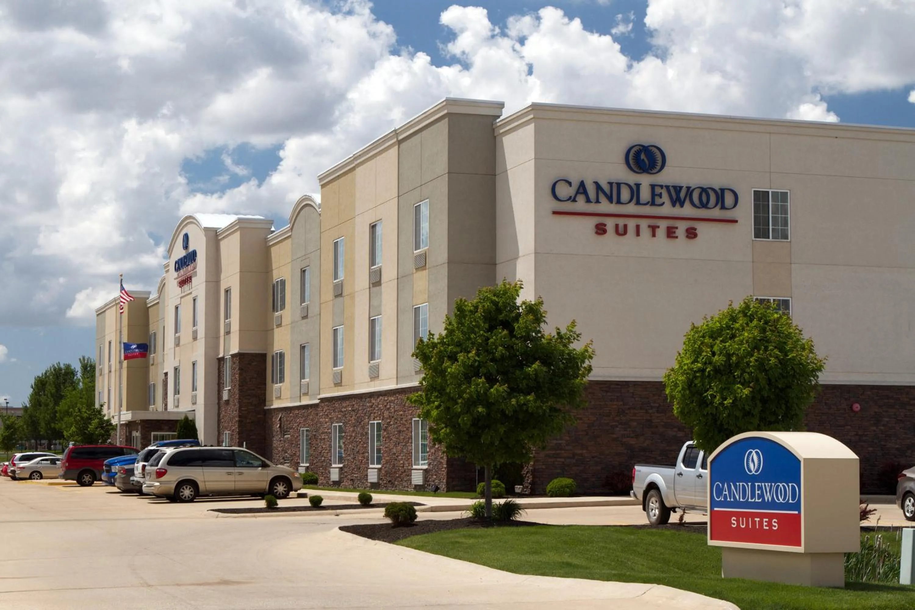 Property building in Candlewood Suites Champaign-Urbana University Area by IHG