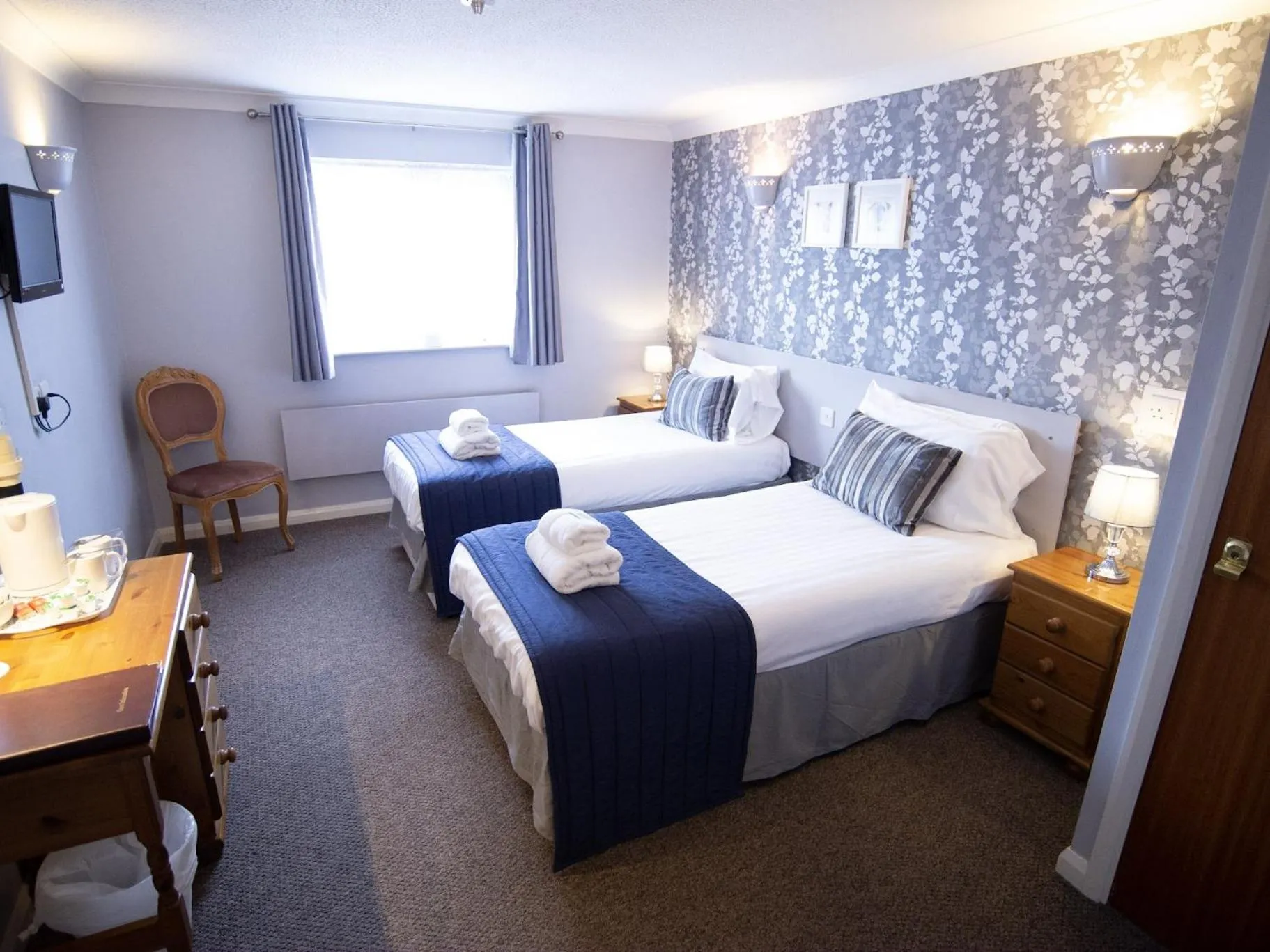 Bedroom, Bed in The Heath Inn