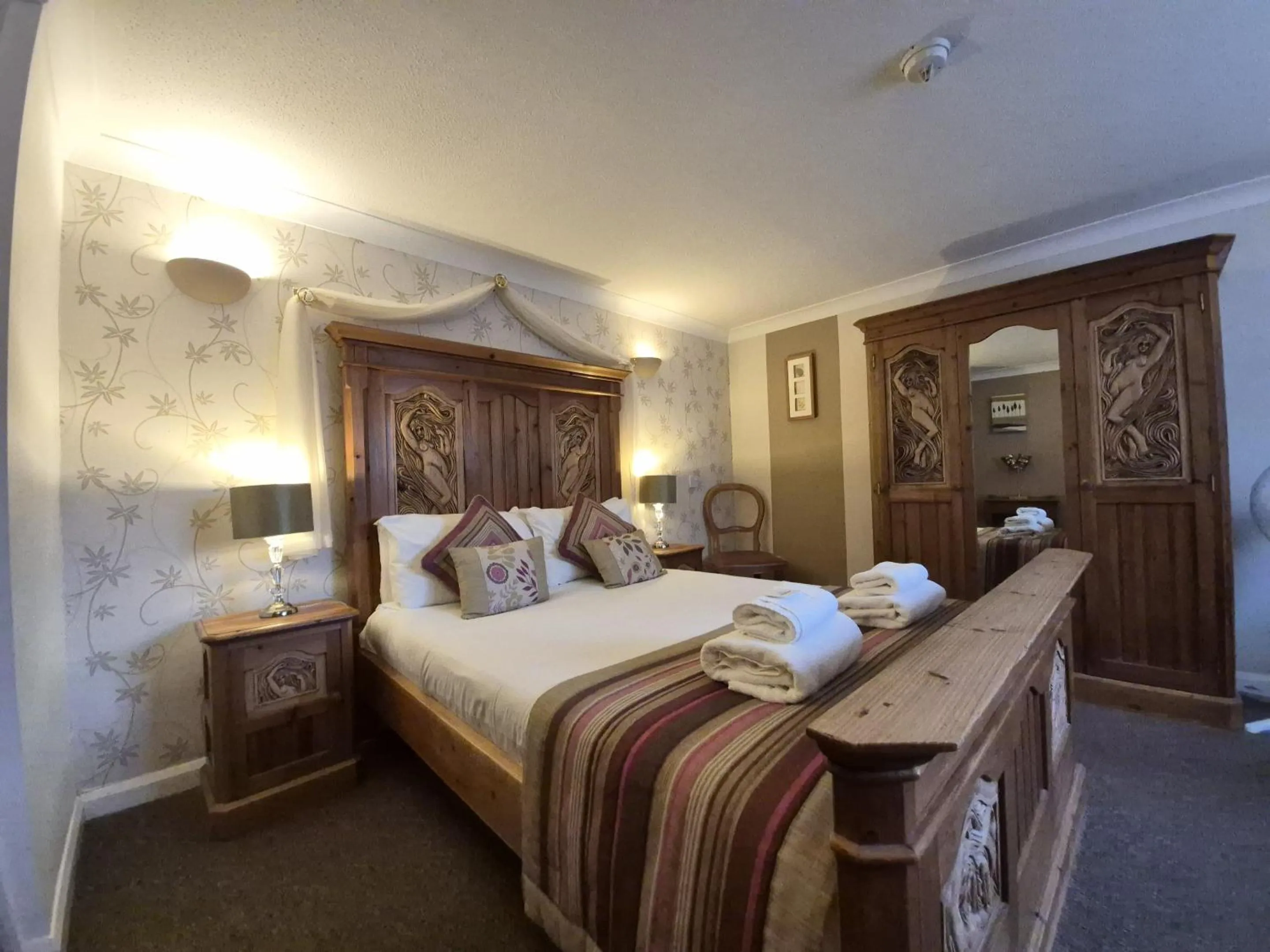 Bedroom, Bed in The Heath Inn