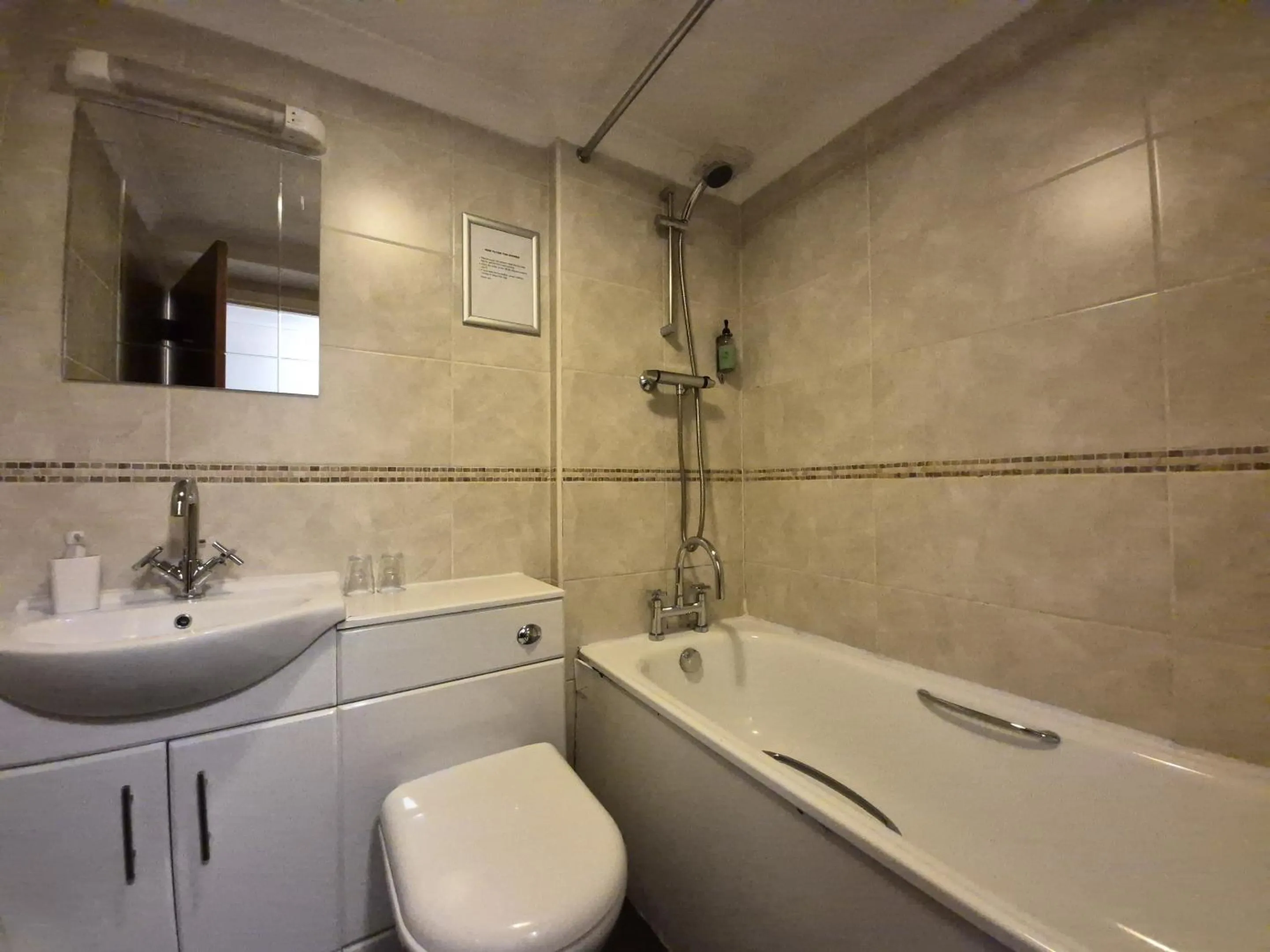 Bathroom in The Heath Inn