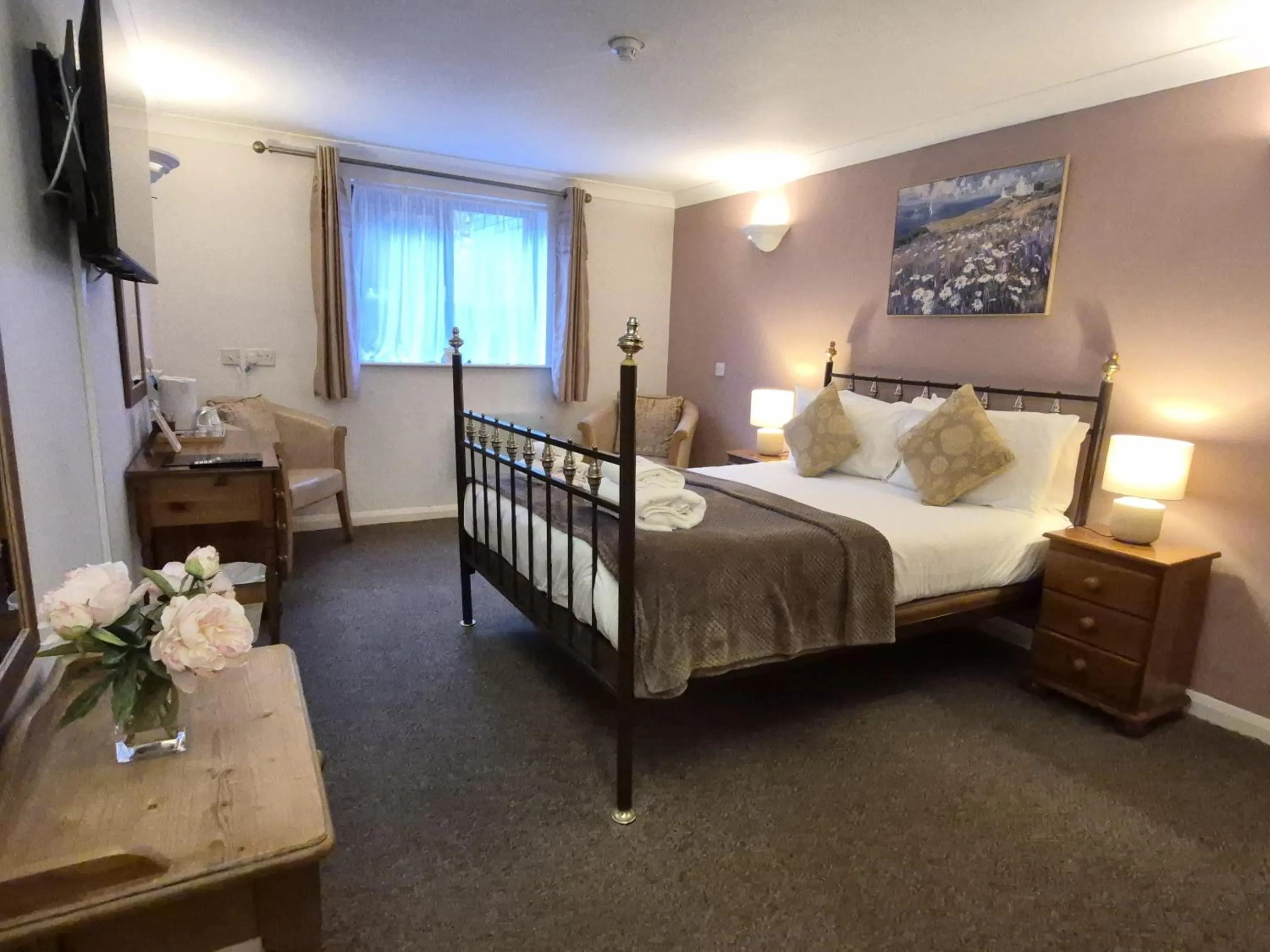 Bedroom, Bed in The Heath Inn