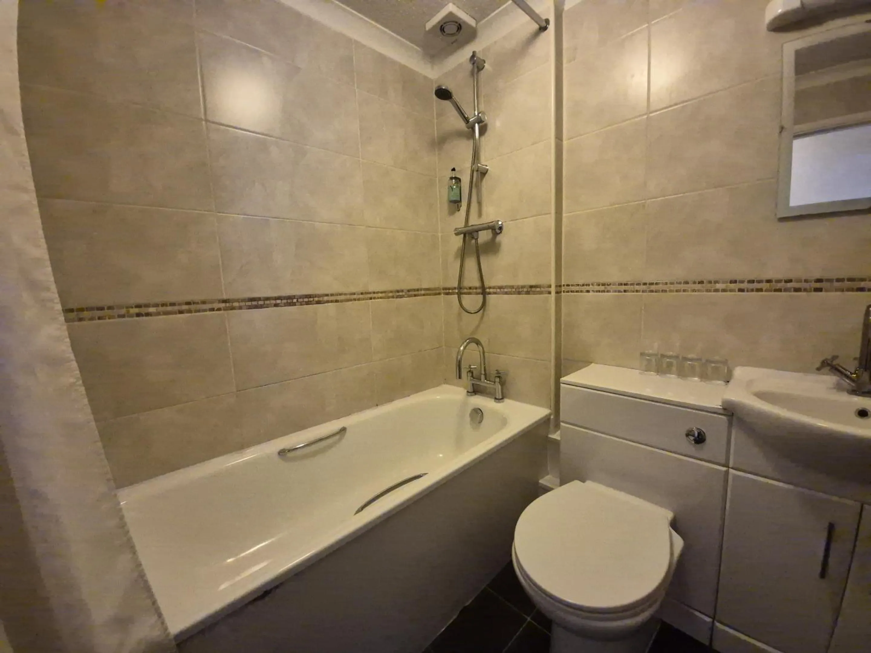 Bathroom in The Heath Inn