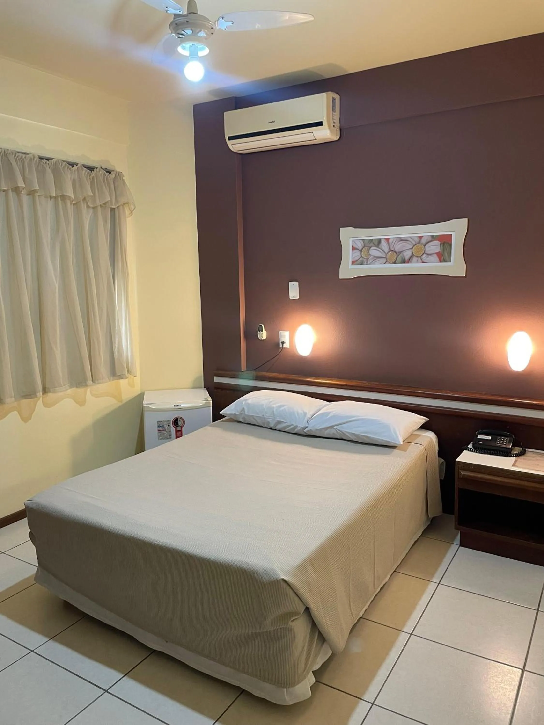 Bed in Hotel Cambirela