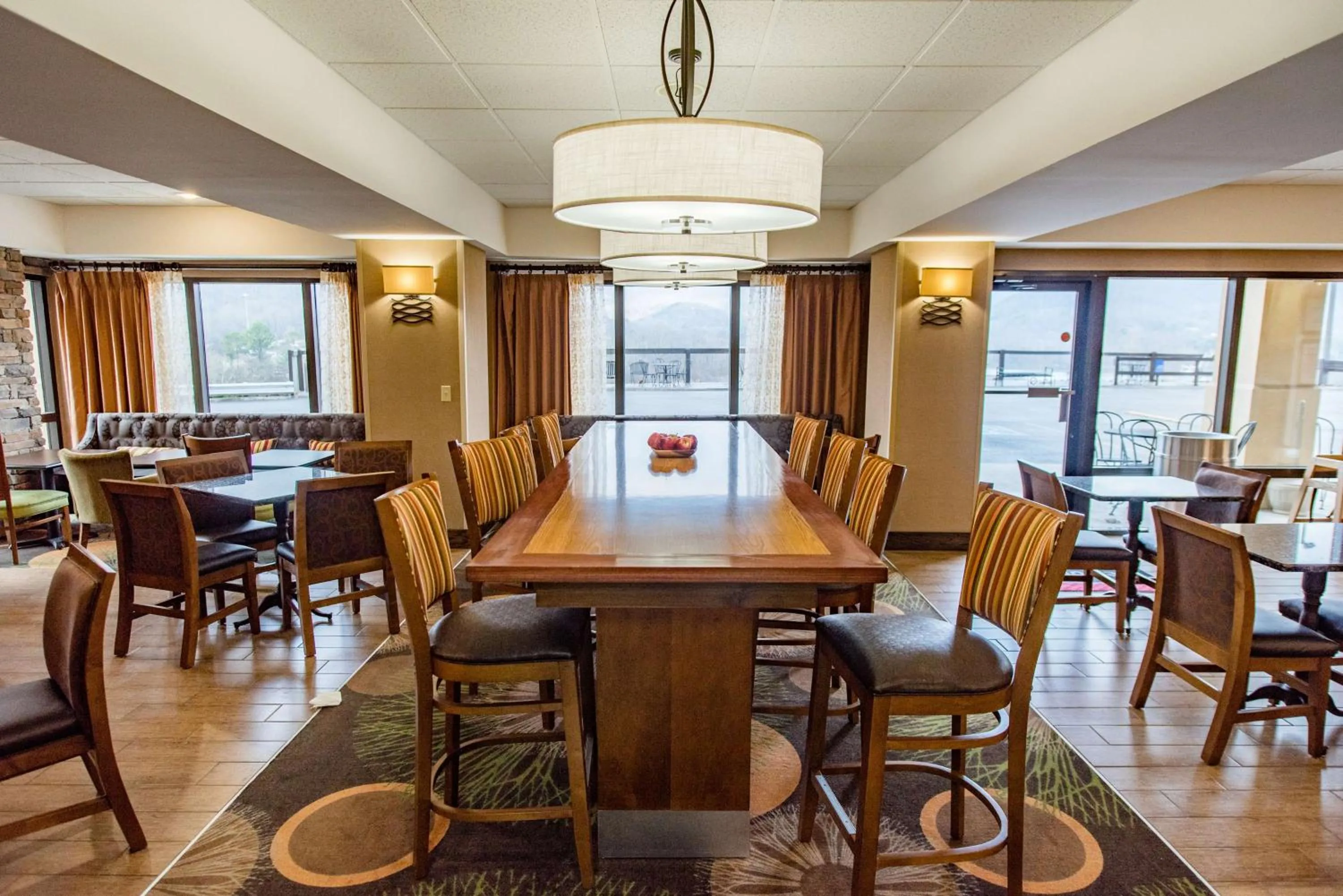 Restaurant/places to eat in Hampton Inn Caryville-I-75/Cove Lake-State Park