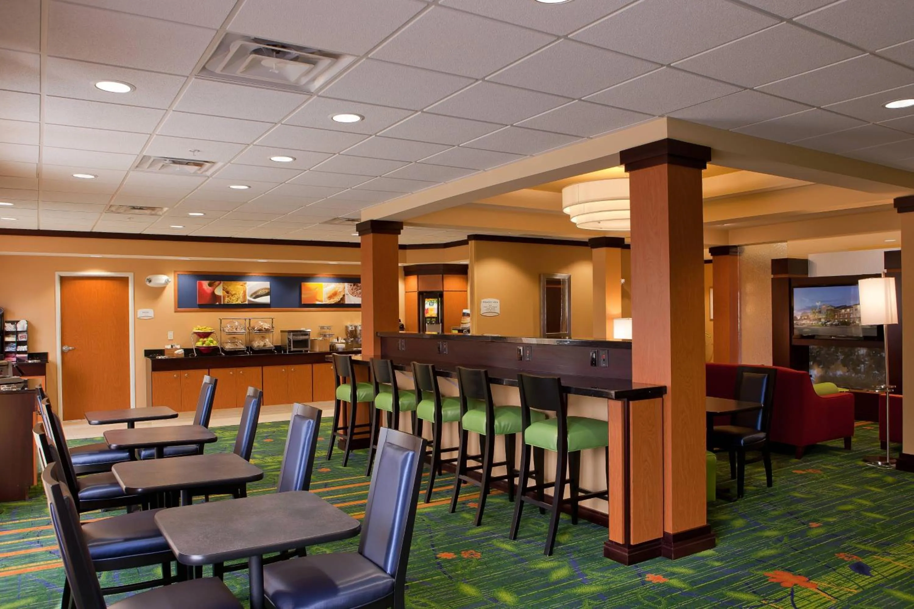 Restaurant/places to eat in Fairfield Inn and Suites Flint Fenton