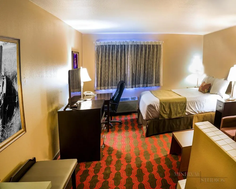 Photo of the whole room, Bed in Americas Best Value Inn & Suites-Forest Grove/Hillsboro
