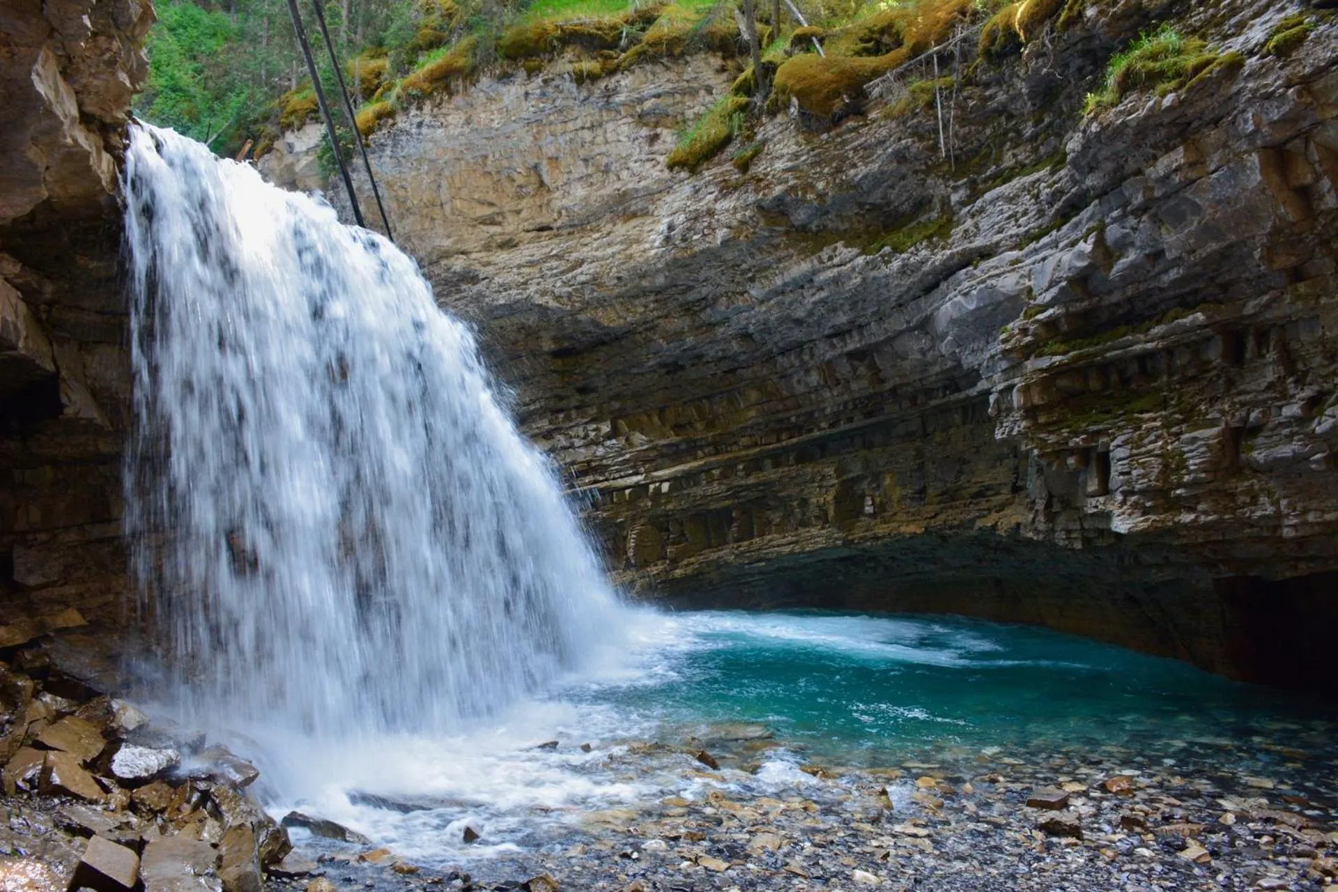 Hiking in Johnston Canyon Lodge & Bungalows