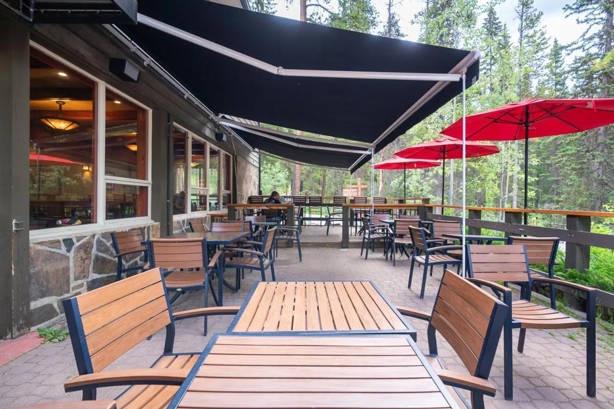 Restaurant/places to eat in Johnston Canyon Lodge & Bungalows