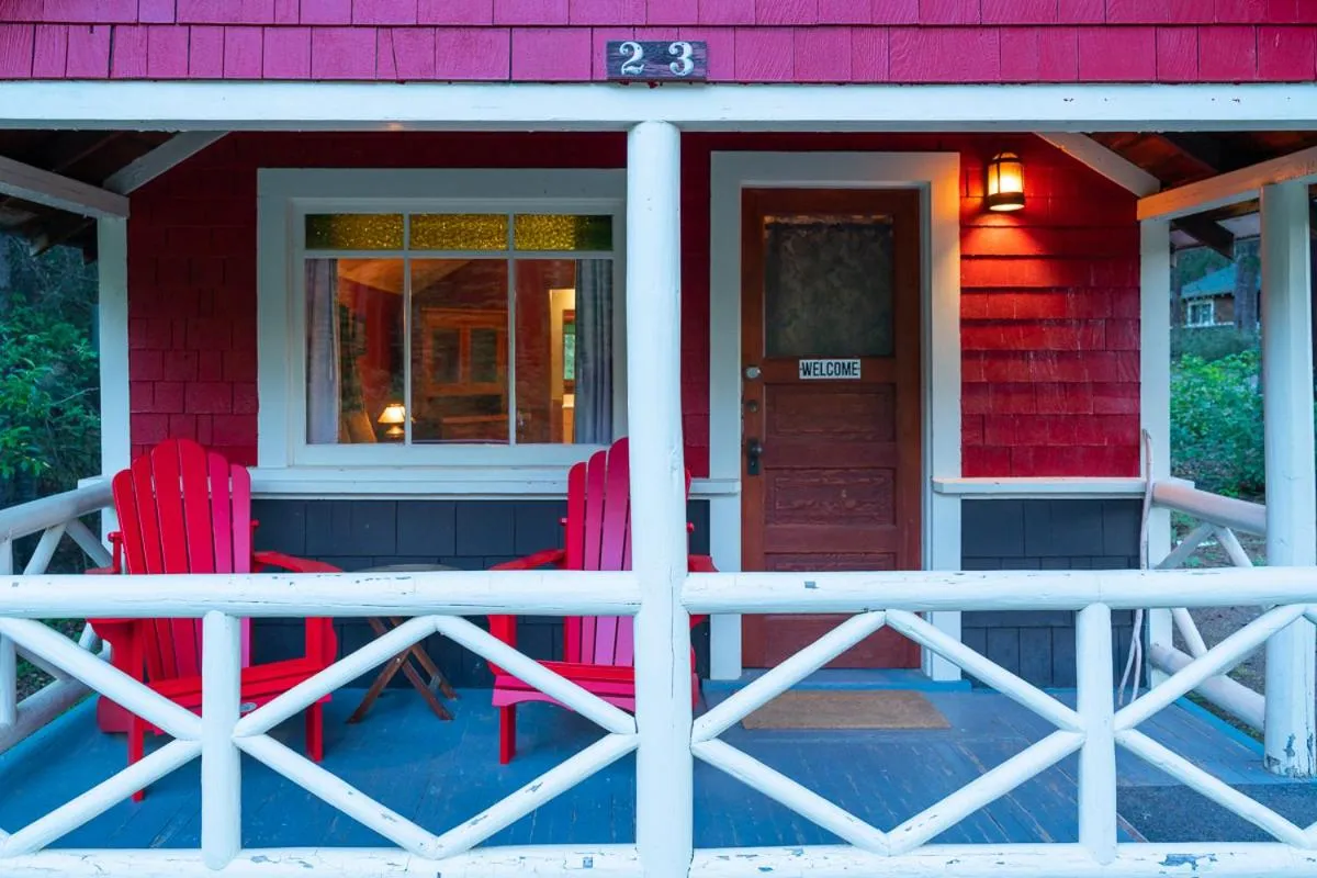 Patio in Johnston Canyon Lodge & Bungalows