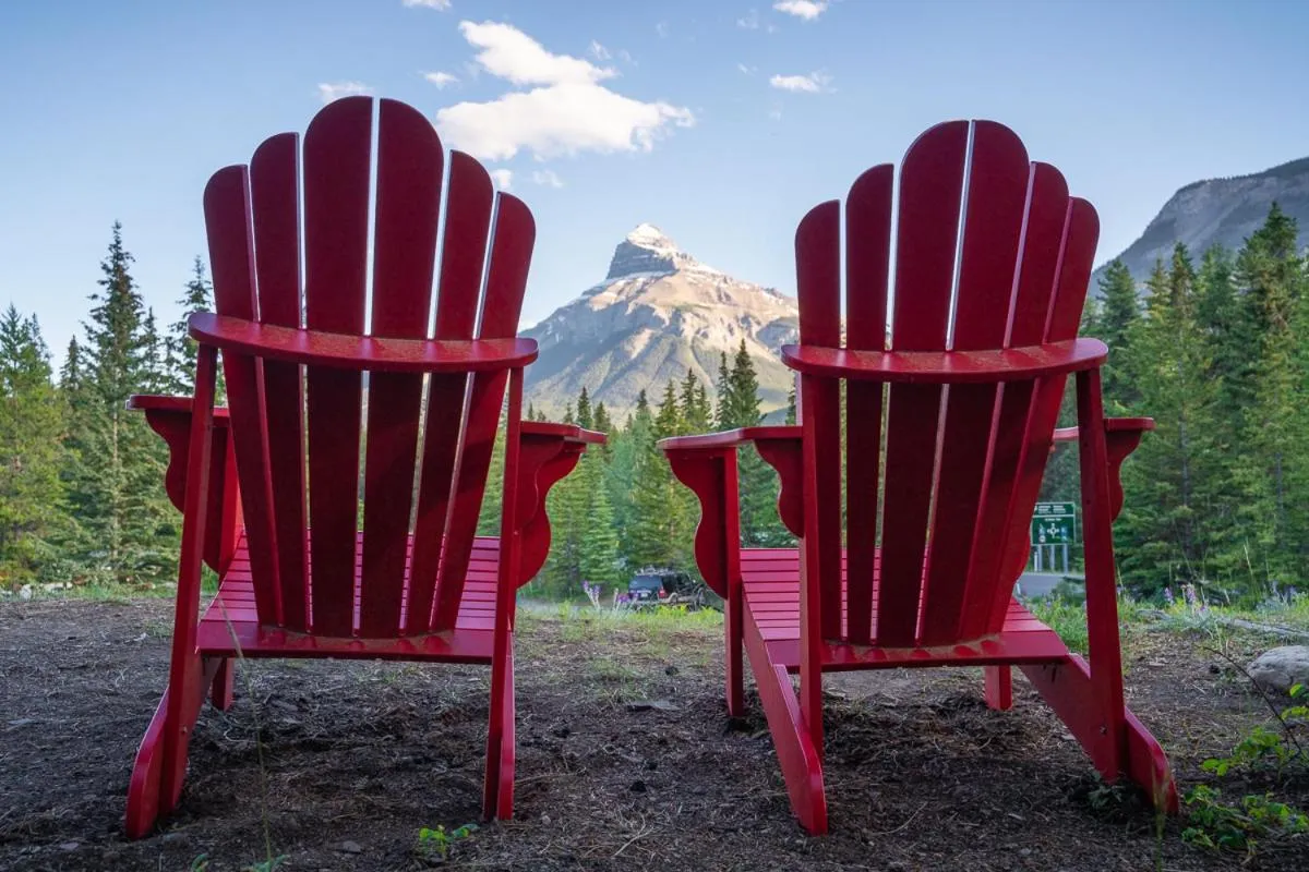 Seating area in Johnston Canyon Lodge & Bungalows
