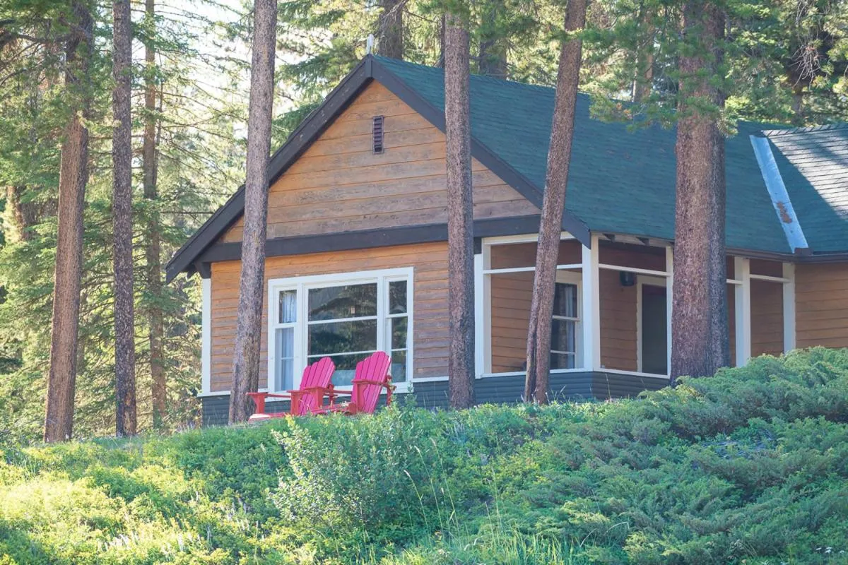 Seating area in Johnston Canyon Lodge & Bungalows