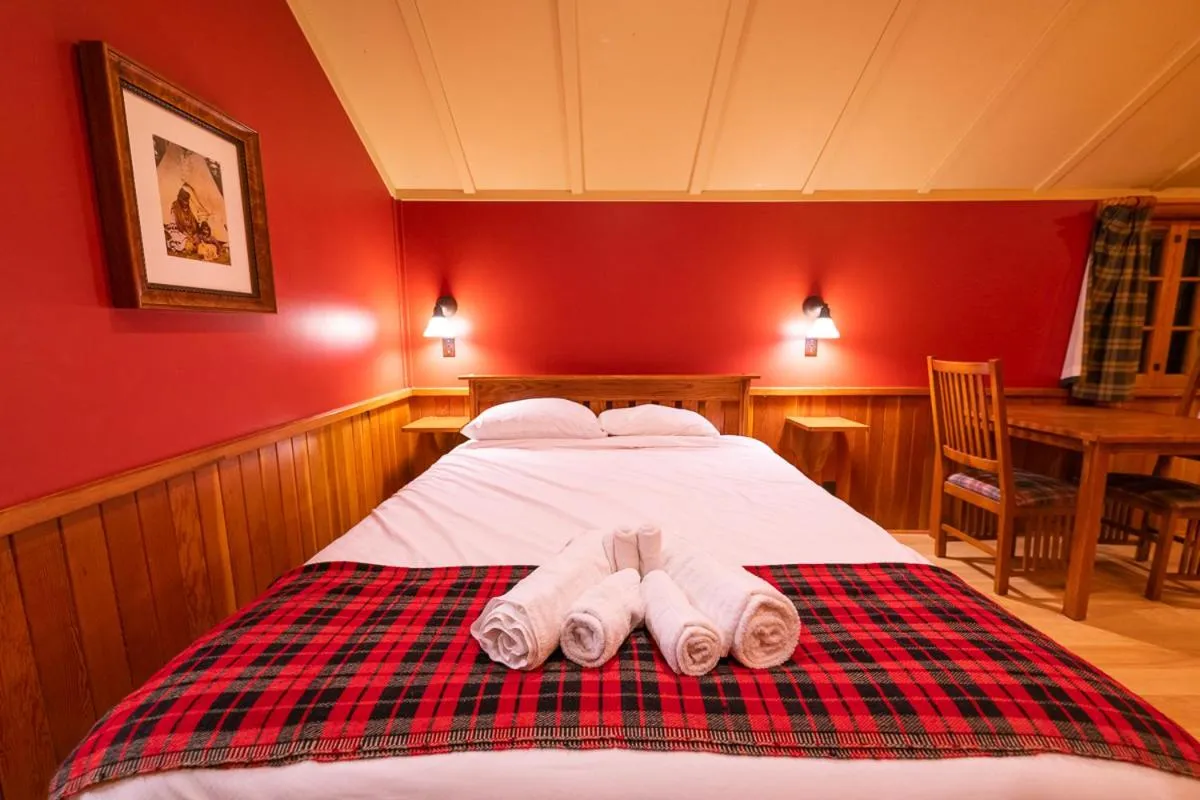 Bed in Johnston Canyon Lodge & Bungalows