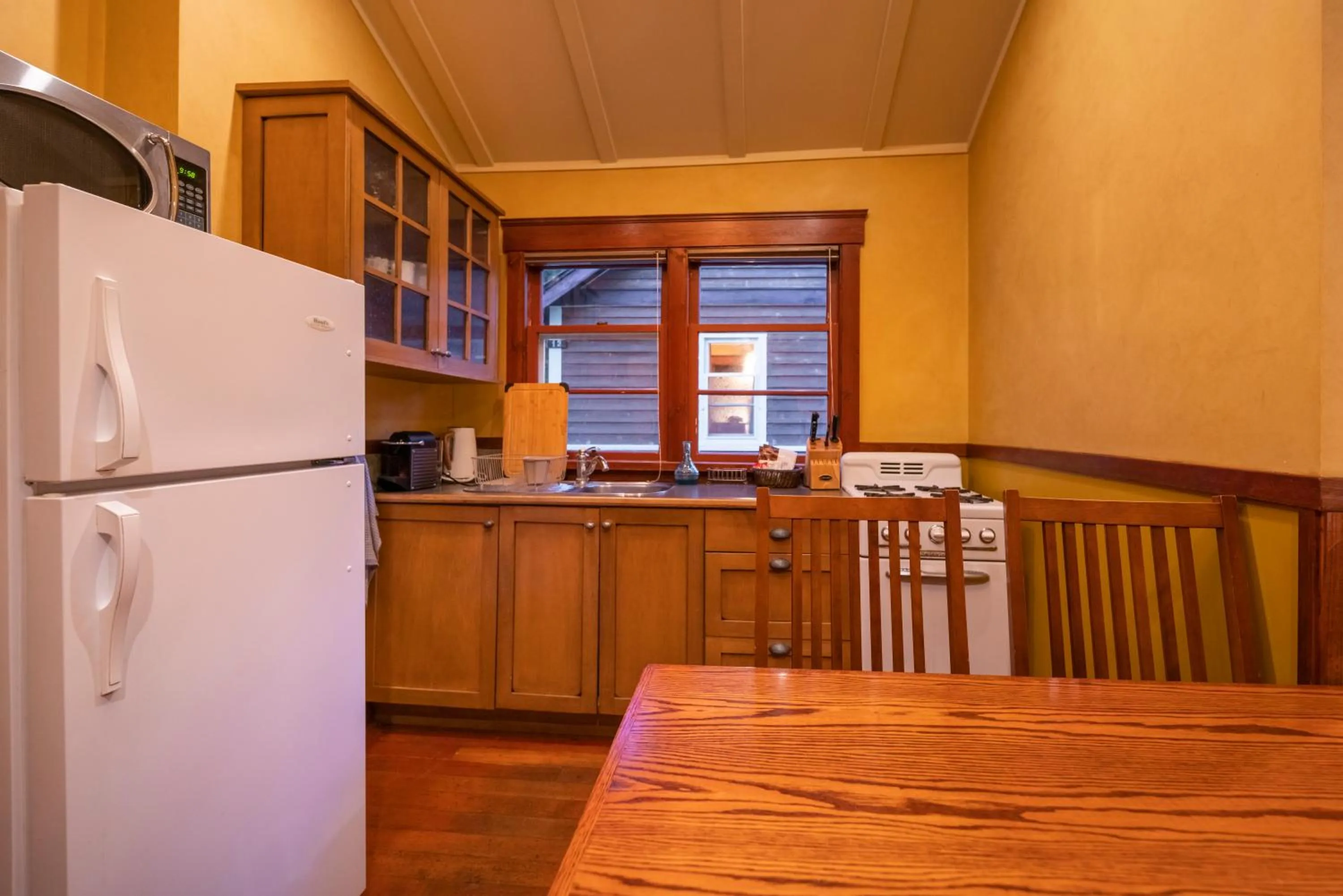 kitchen in Johnston Canyon Lodge & Bungalows