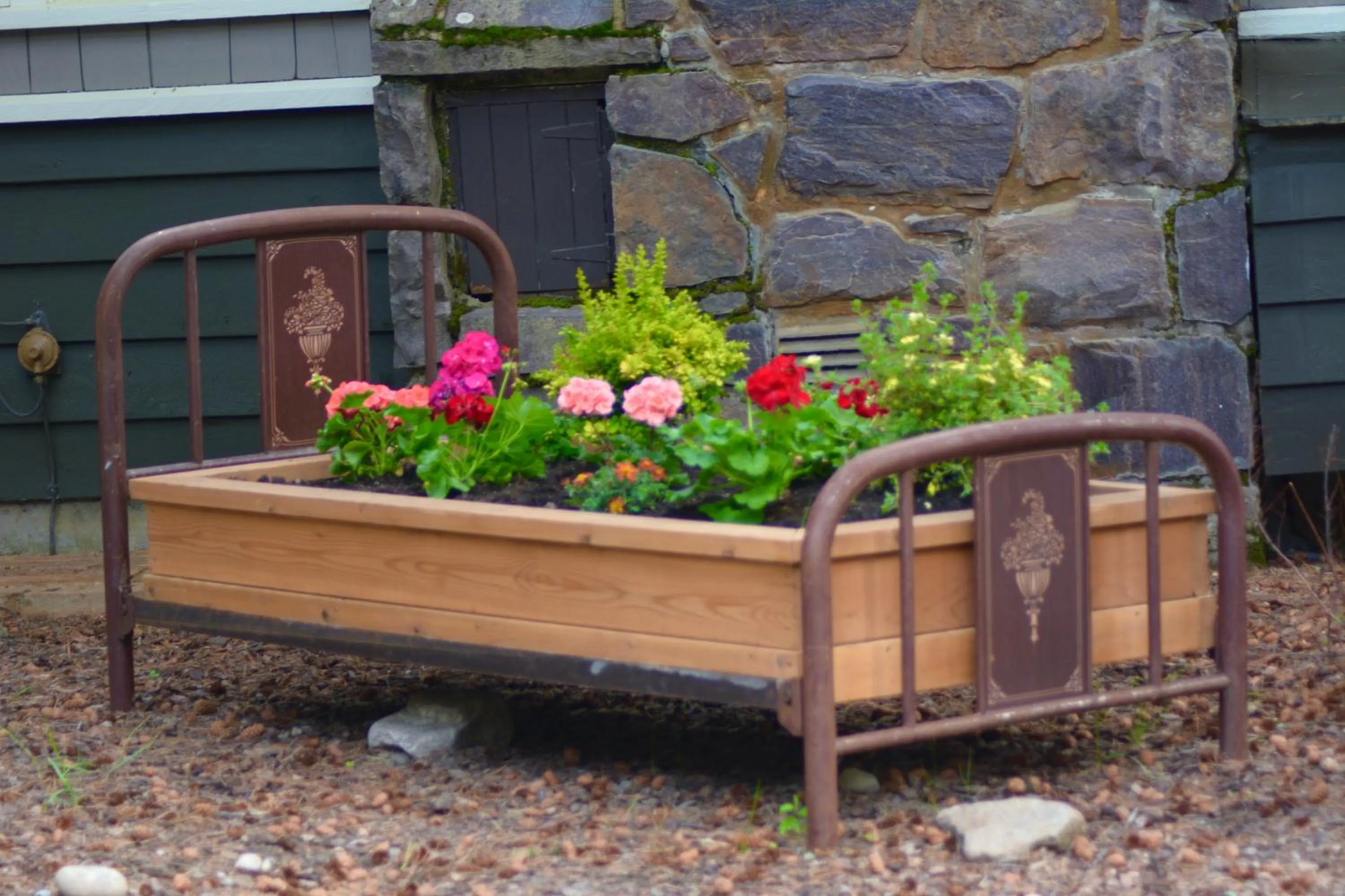 Garden in Johnston Canyon Lodge & Bungalows