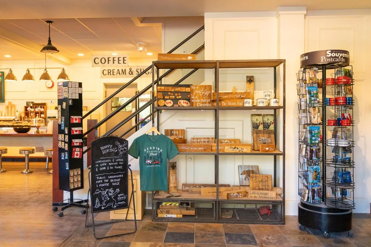 Shopping Area in Johnston Canyon Lodge & Bungalows