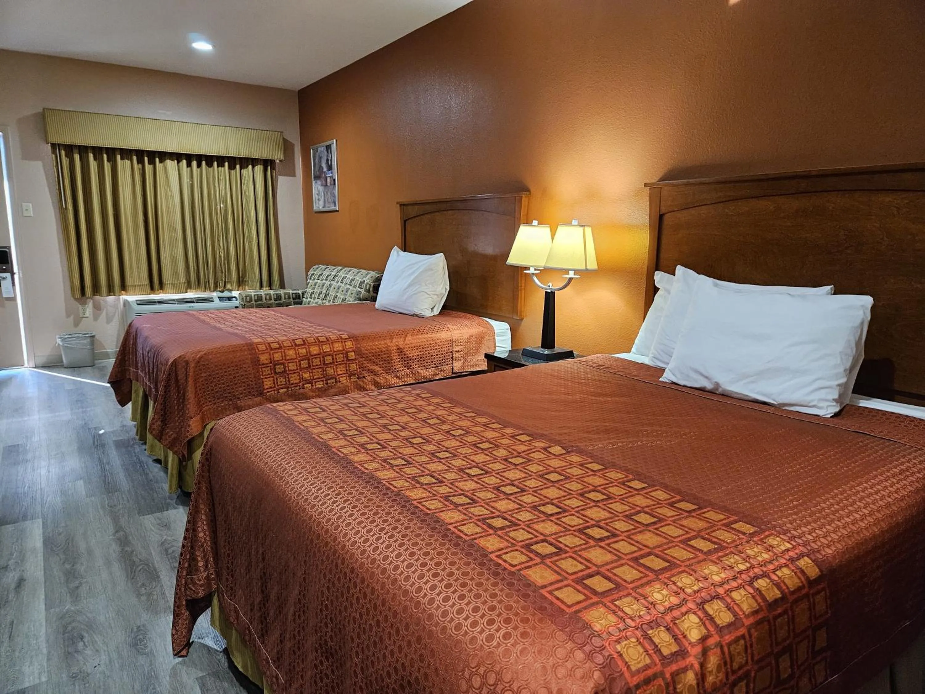 Bed in Budgetel Inn and Suites