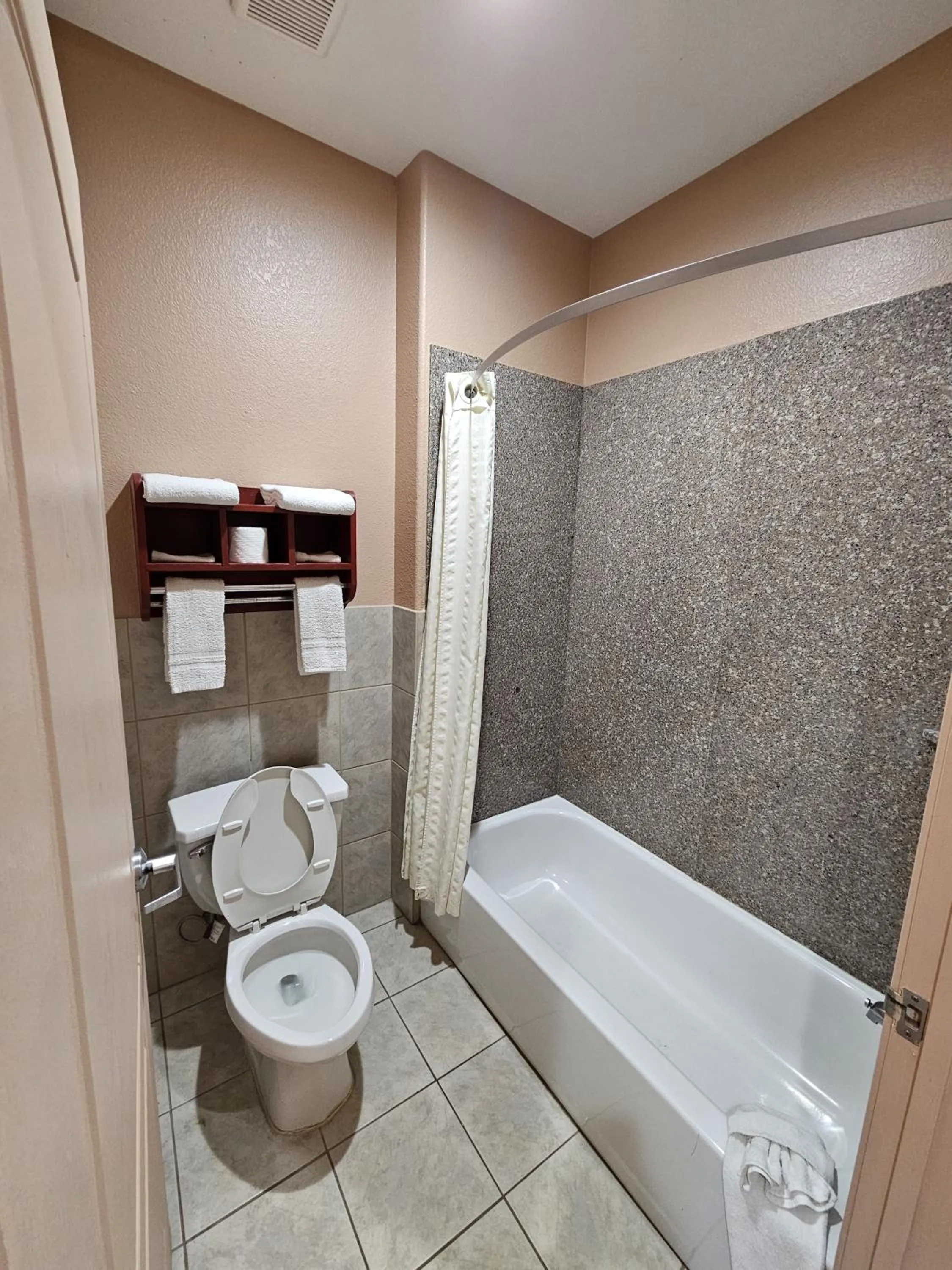 Bath in Budgetel Inn and Suites