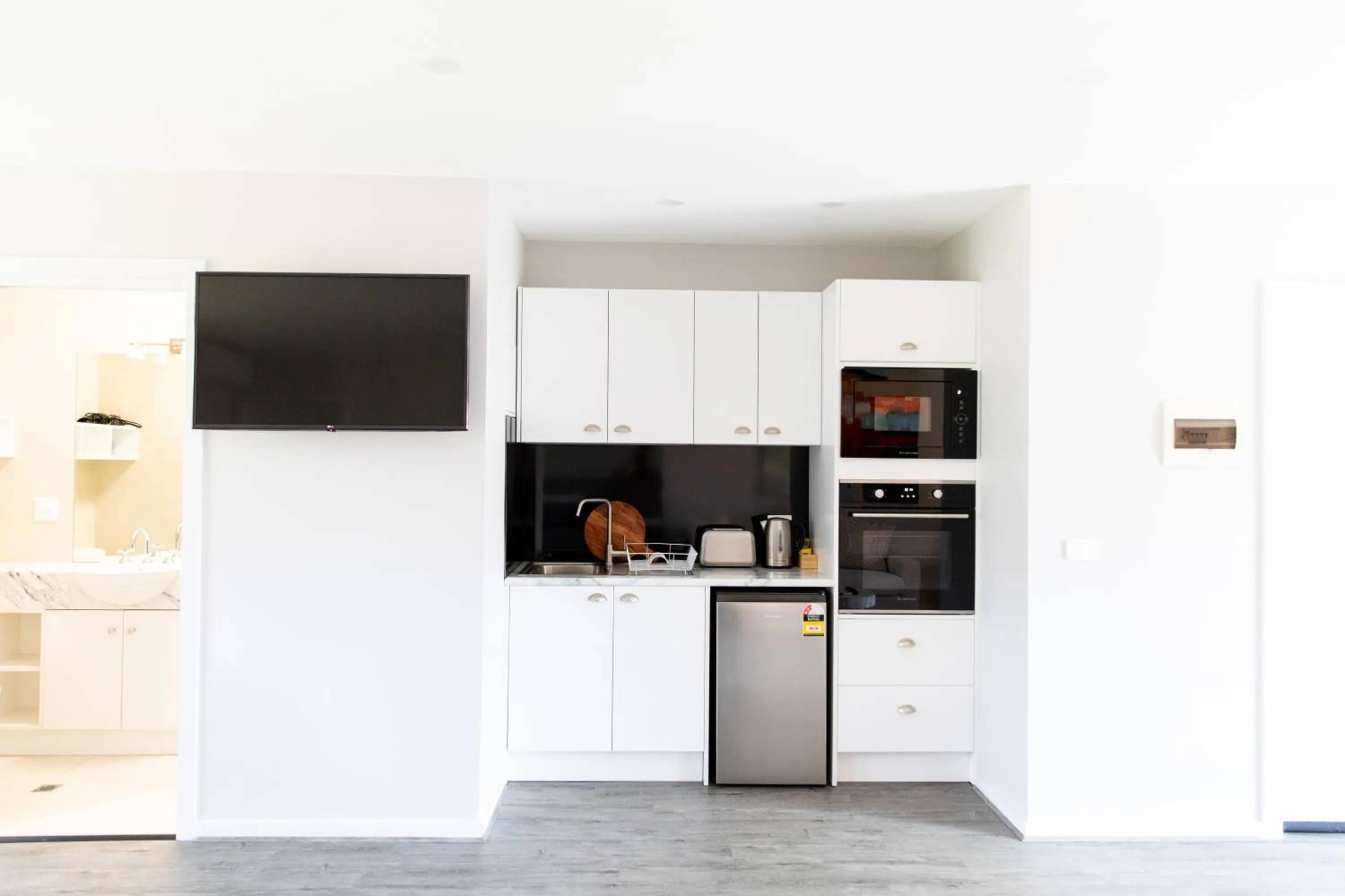 kitchen in Cathedral Motor Inn
