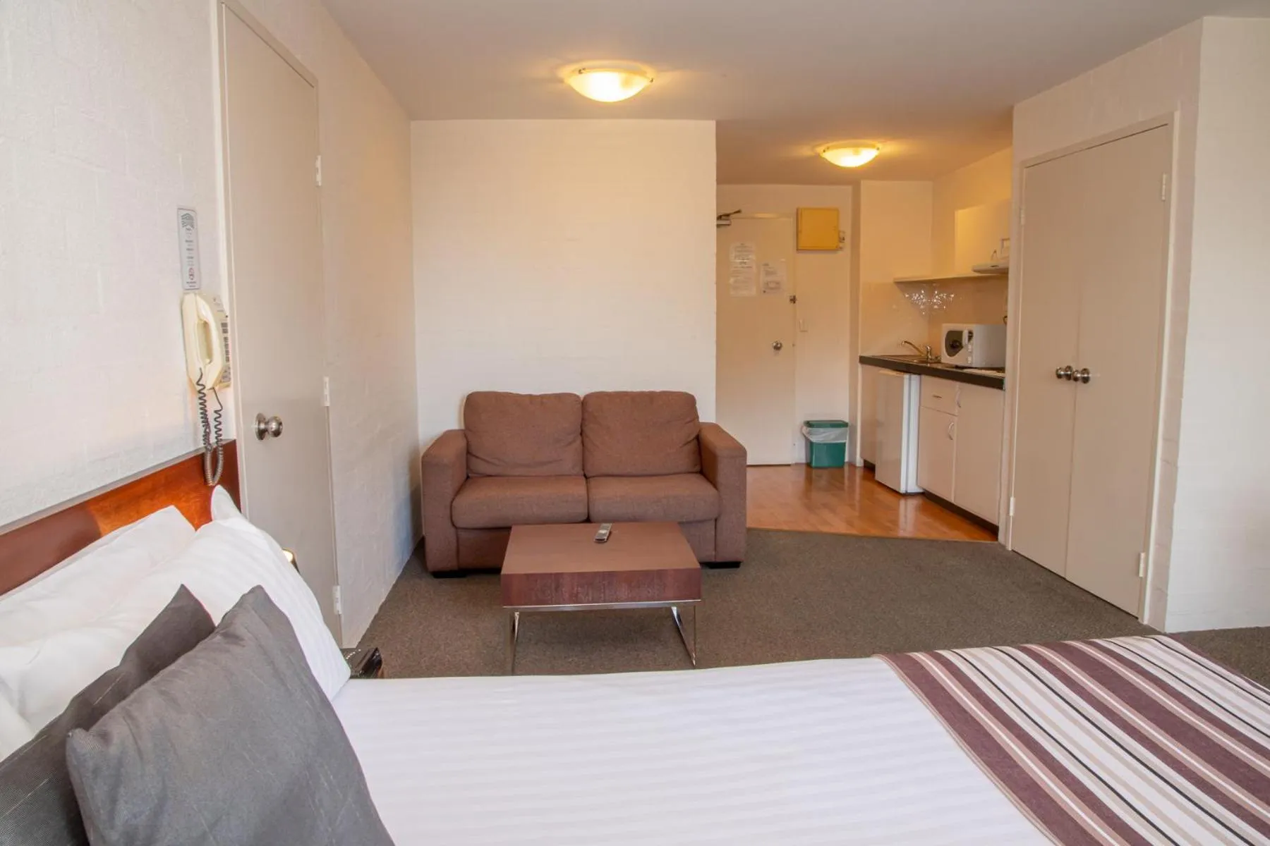 Kitchen or kitchenette in Atrium Hotel Mandurah