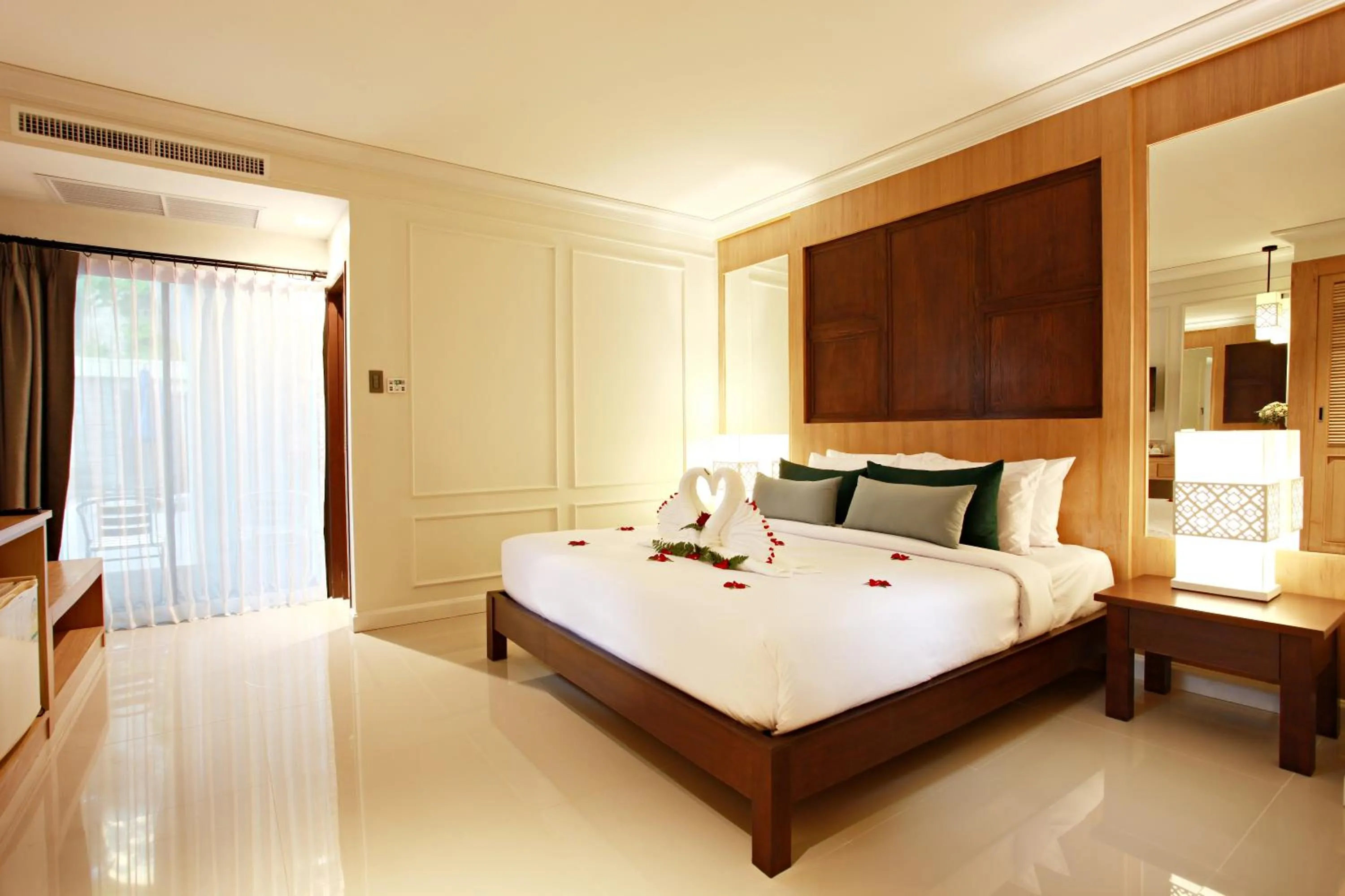 Photo of the whole room, Bed in Adema Boutique Karon