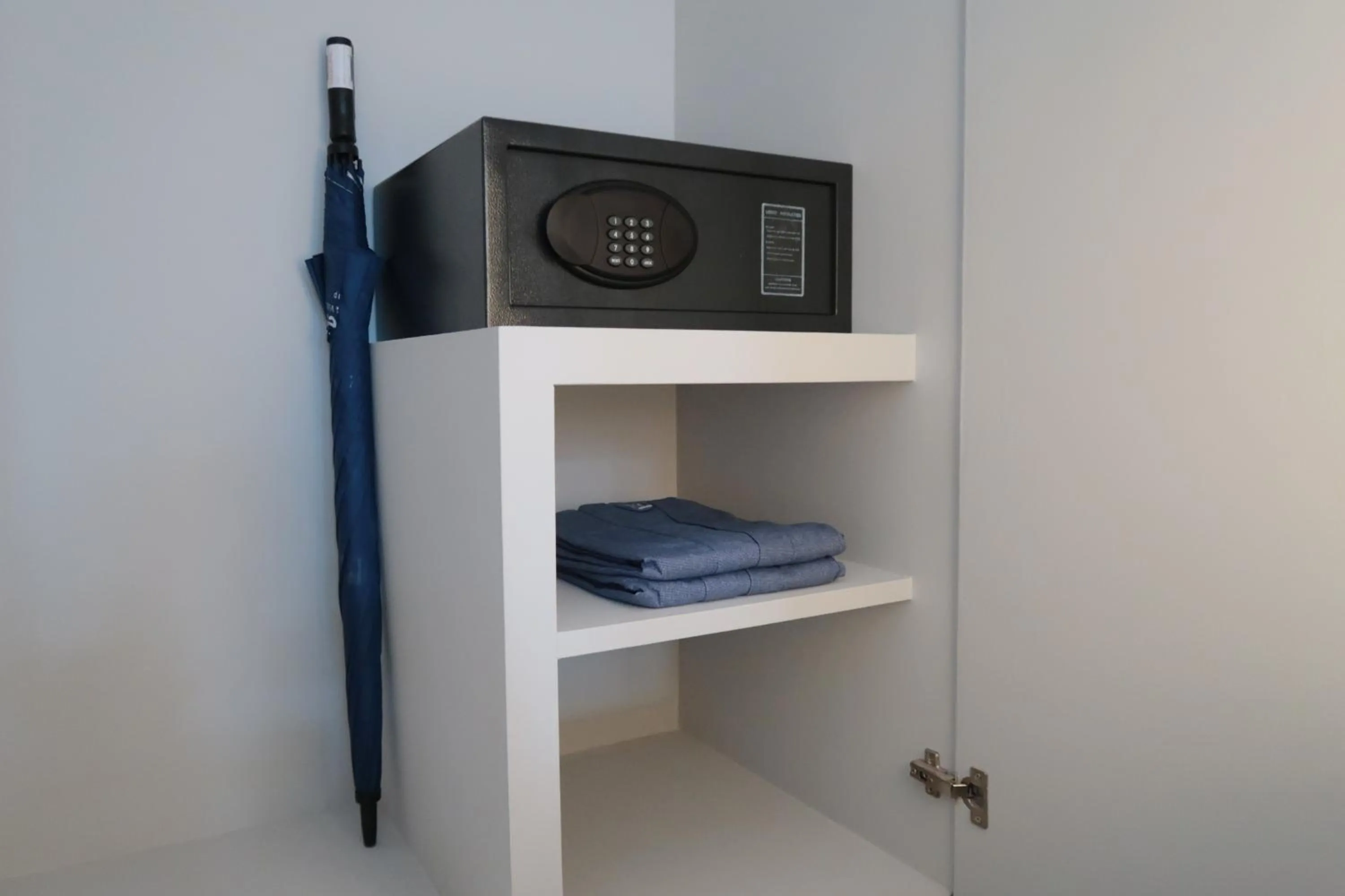 safe in Adema Boutique Karon