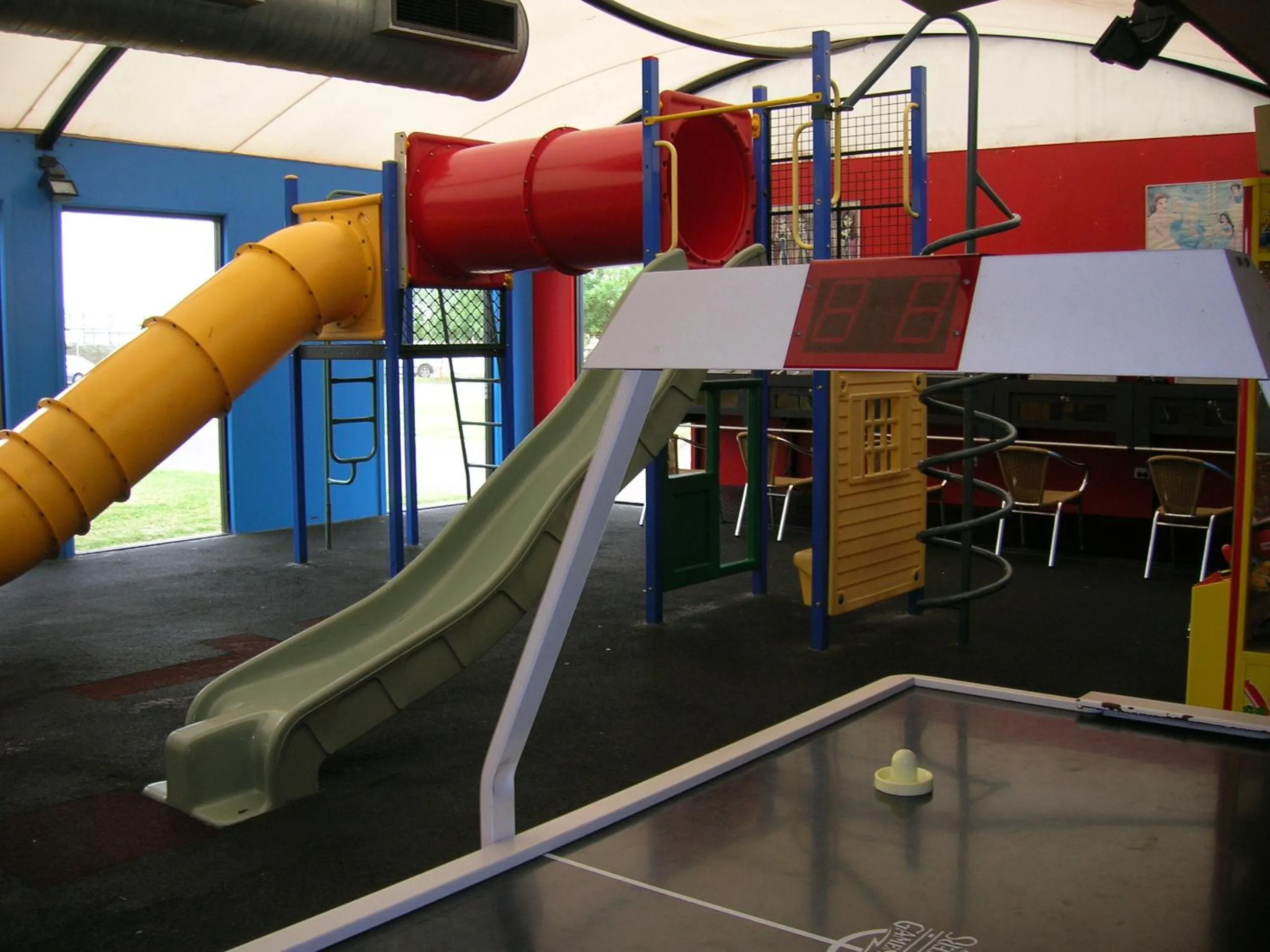 Restaurant/places to eat in Overlander Hotel Motel