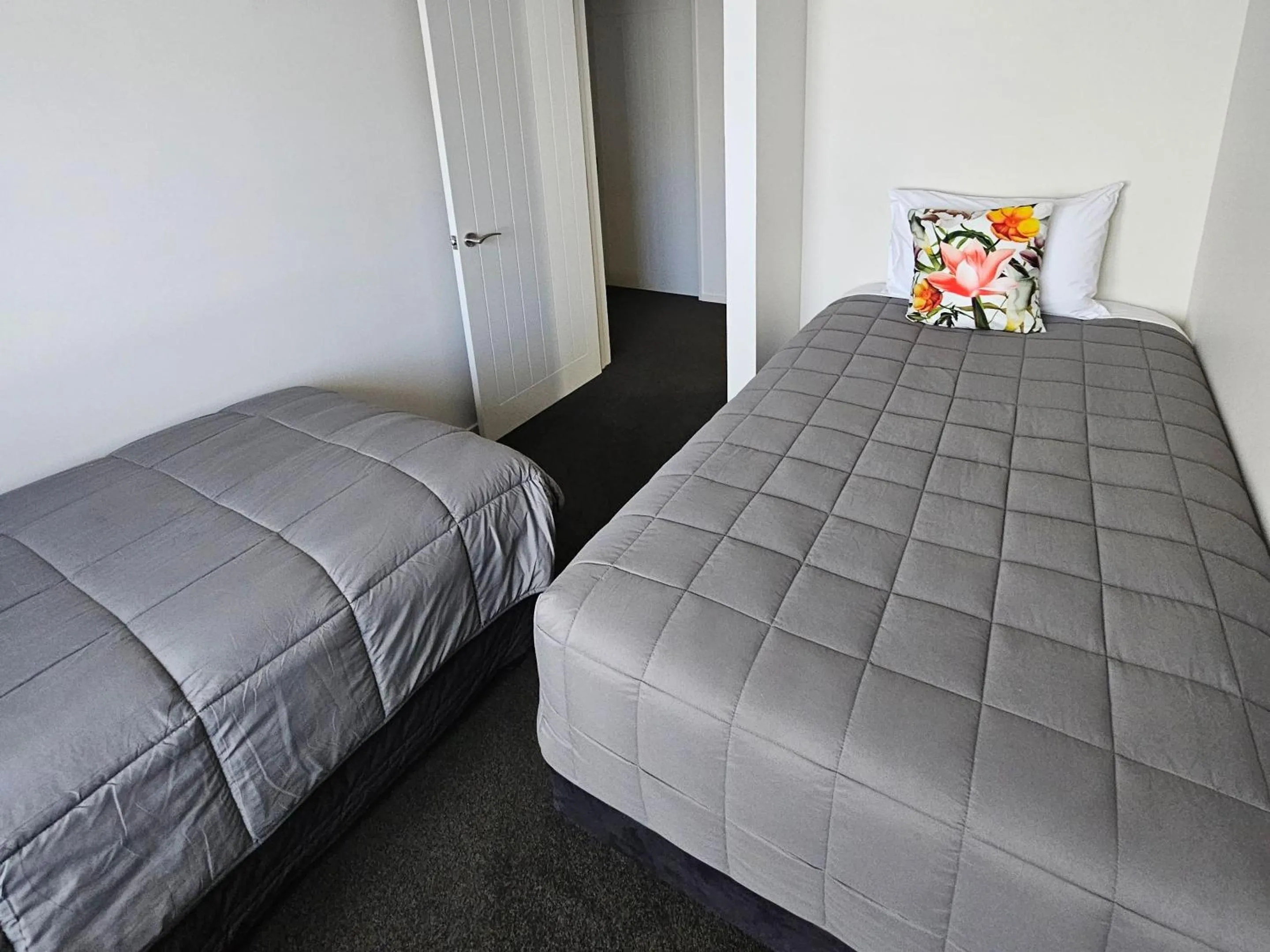 Bedroom, Bed in Aachen Place Motel