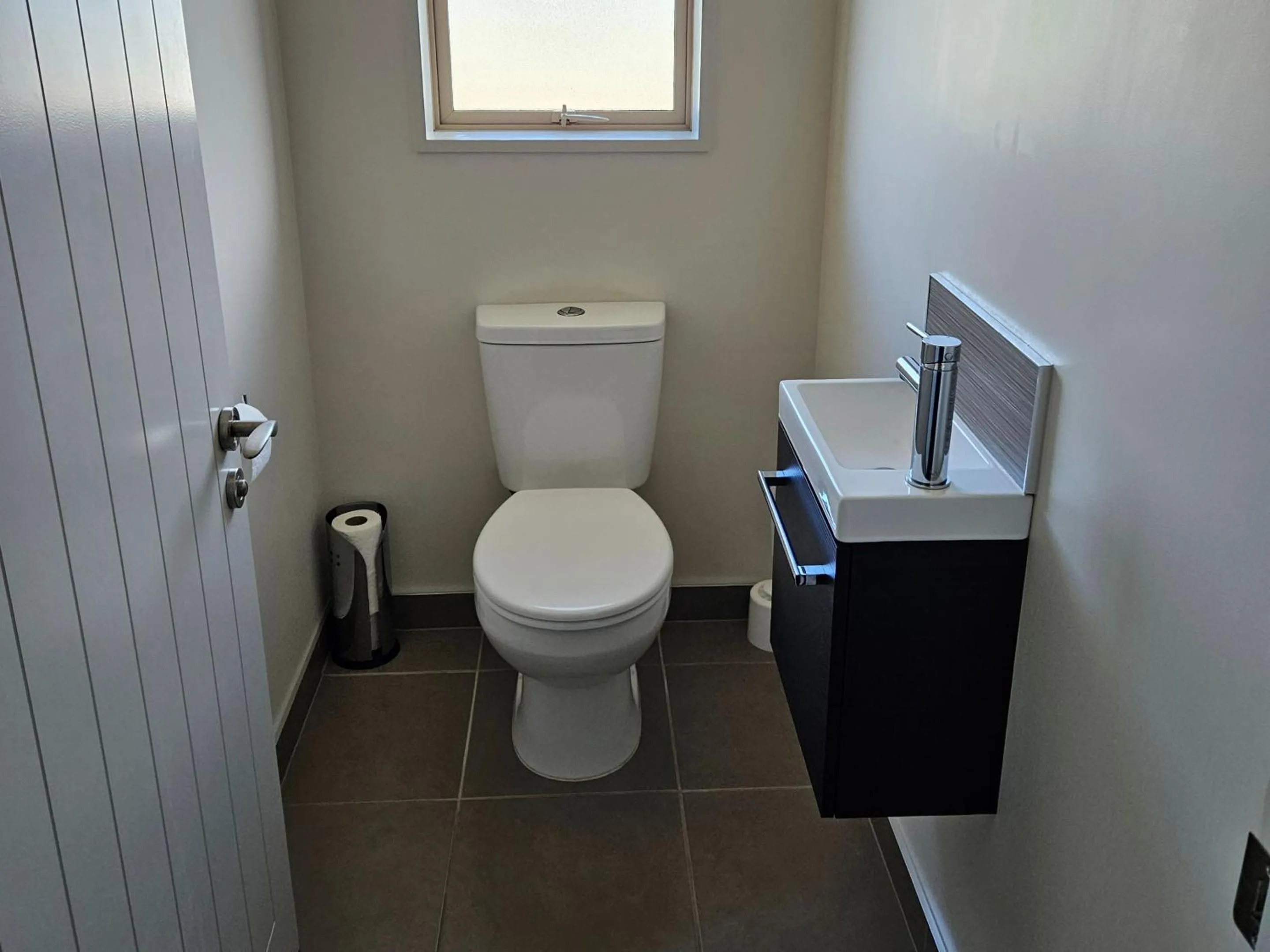 Toilet in Aachen Place Motel