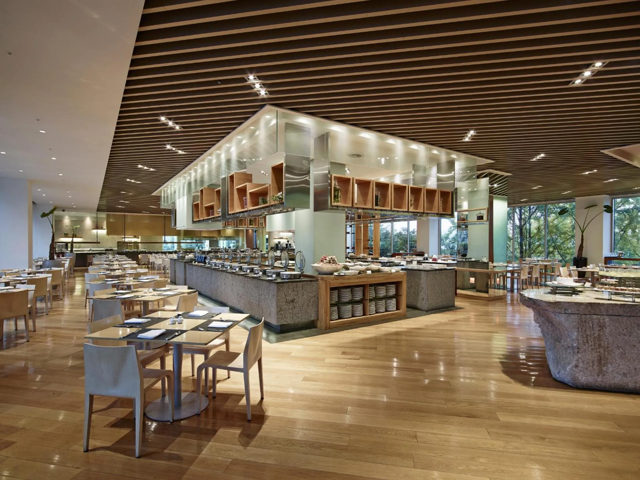 Breakfast in Rolling Hills Hotel