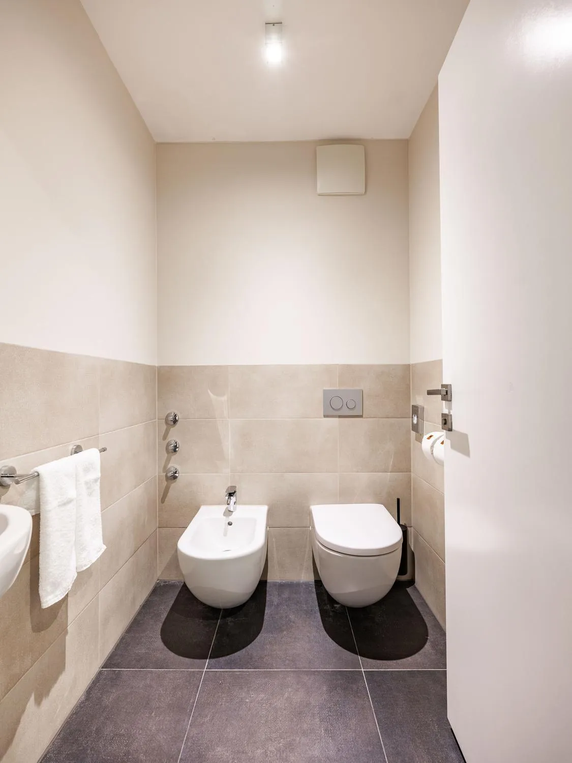 Toilet in Hotel City Maribor