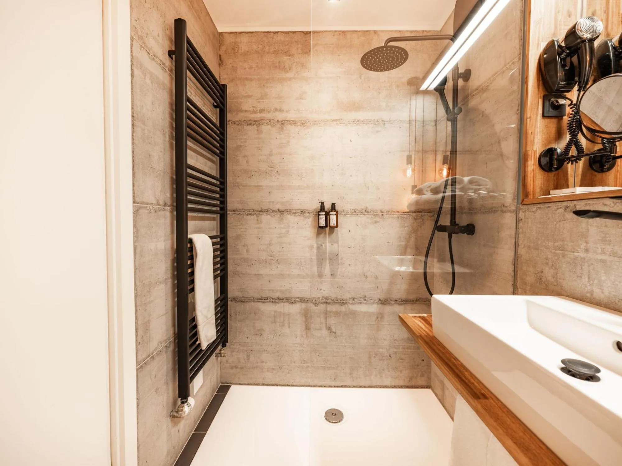 Shower in Hotel City Maribor