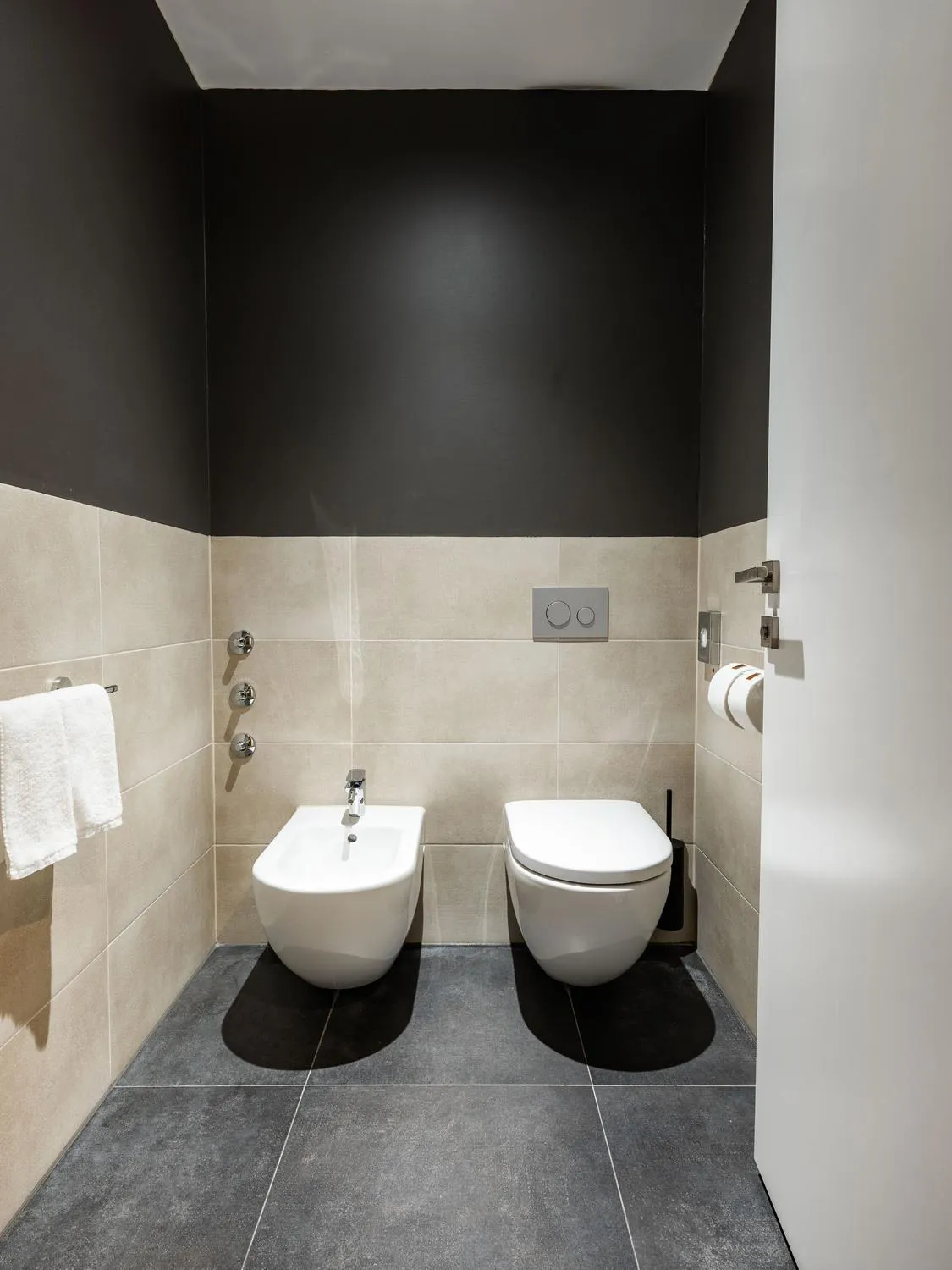 Toilet in Hotel City Maribor