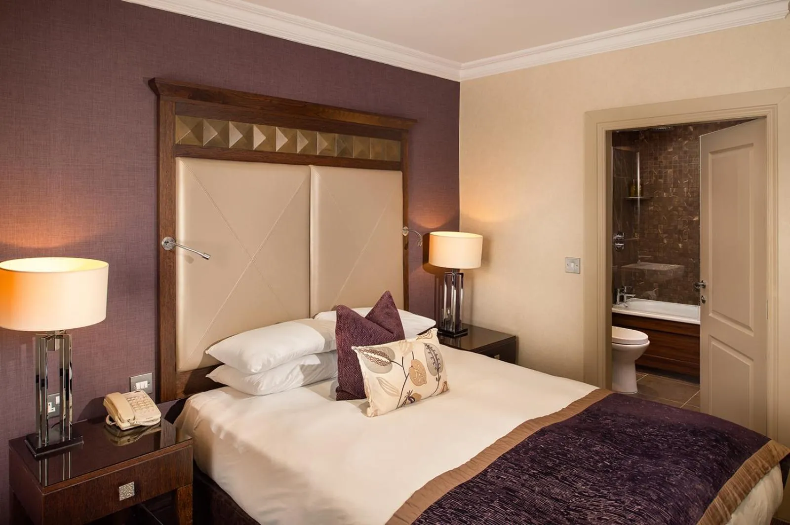 Bathroom, Bed in Seamill Hydro Hotel