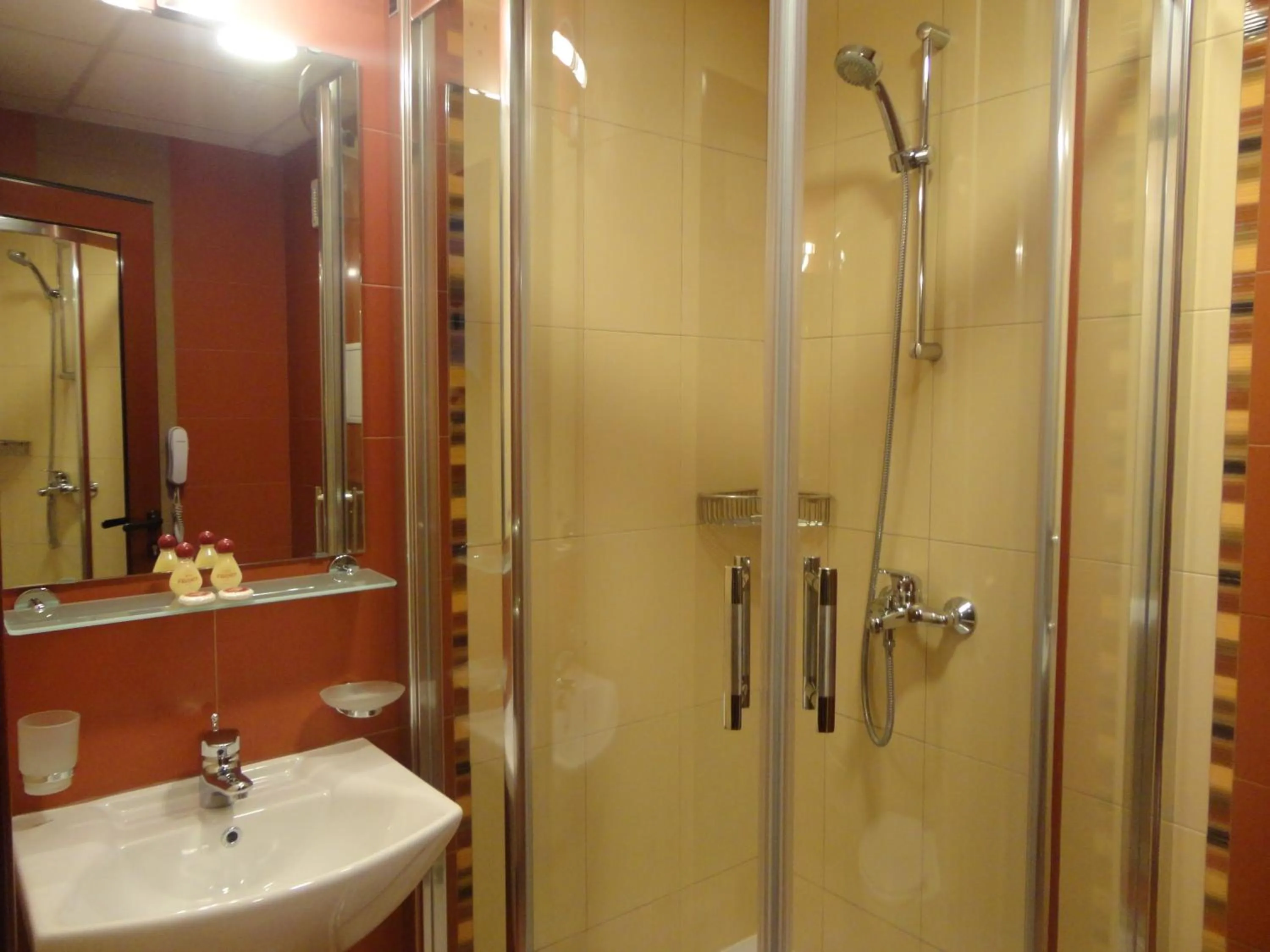 Bathroom in Favorit Hotel