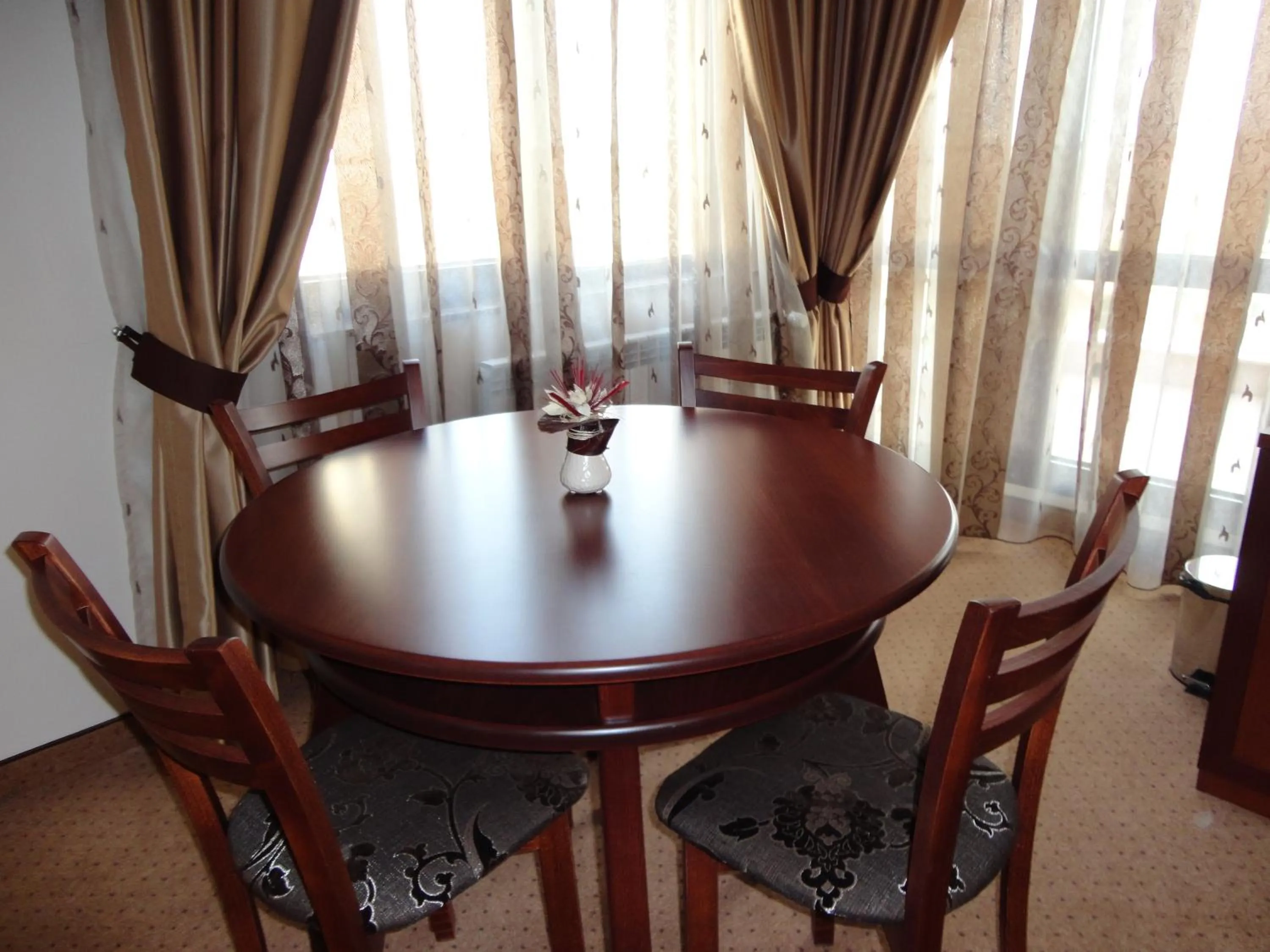 Living room in Favorit Hotel