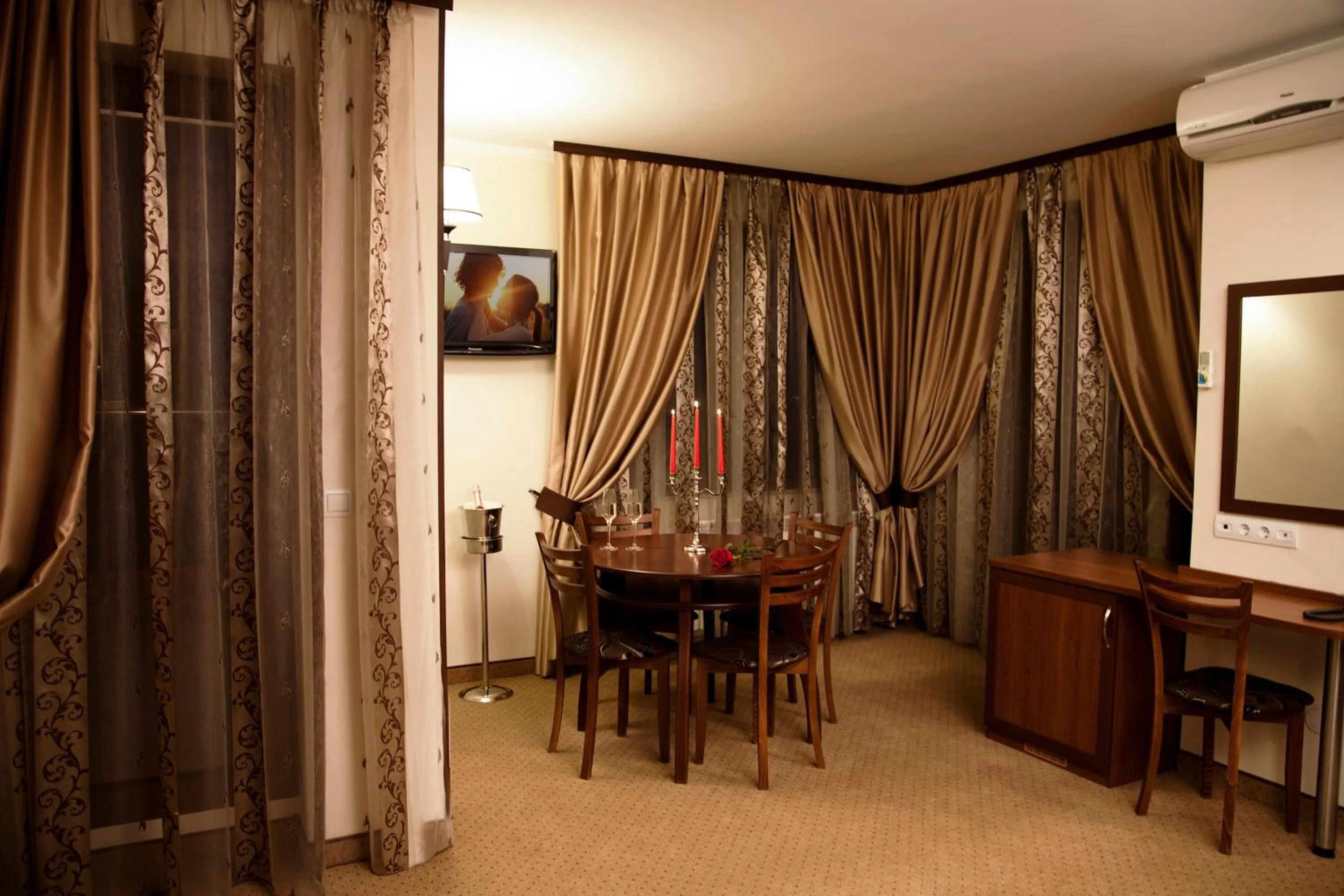 Dining area in Favorit Hotel