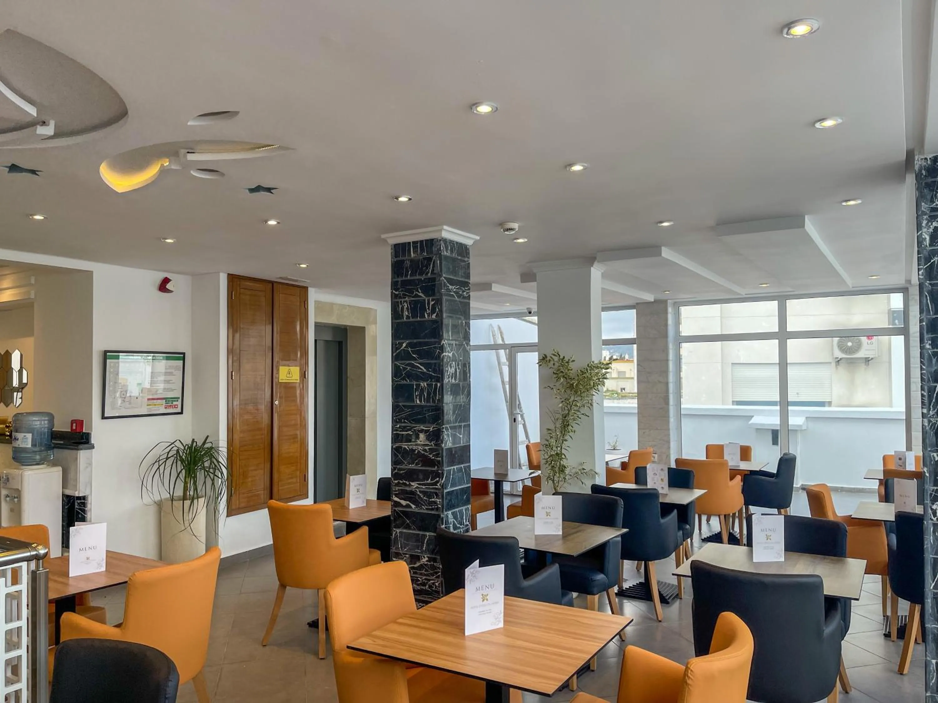 Restaurant/places to eat in Hotel Etoile Du Nord