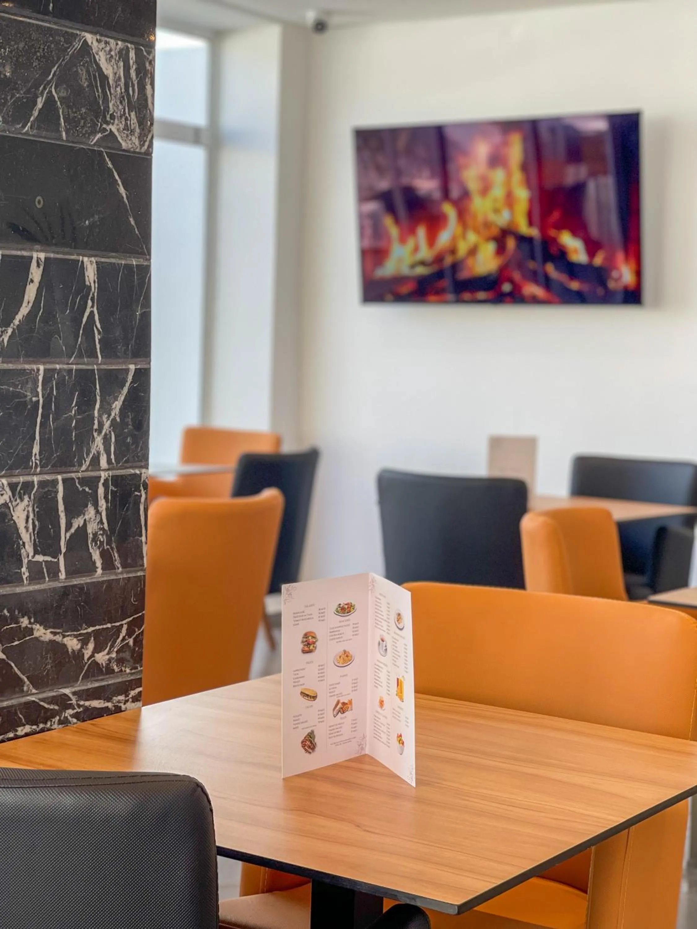 Restaurant/places to eat in Hotel Etoile Du Nord