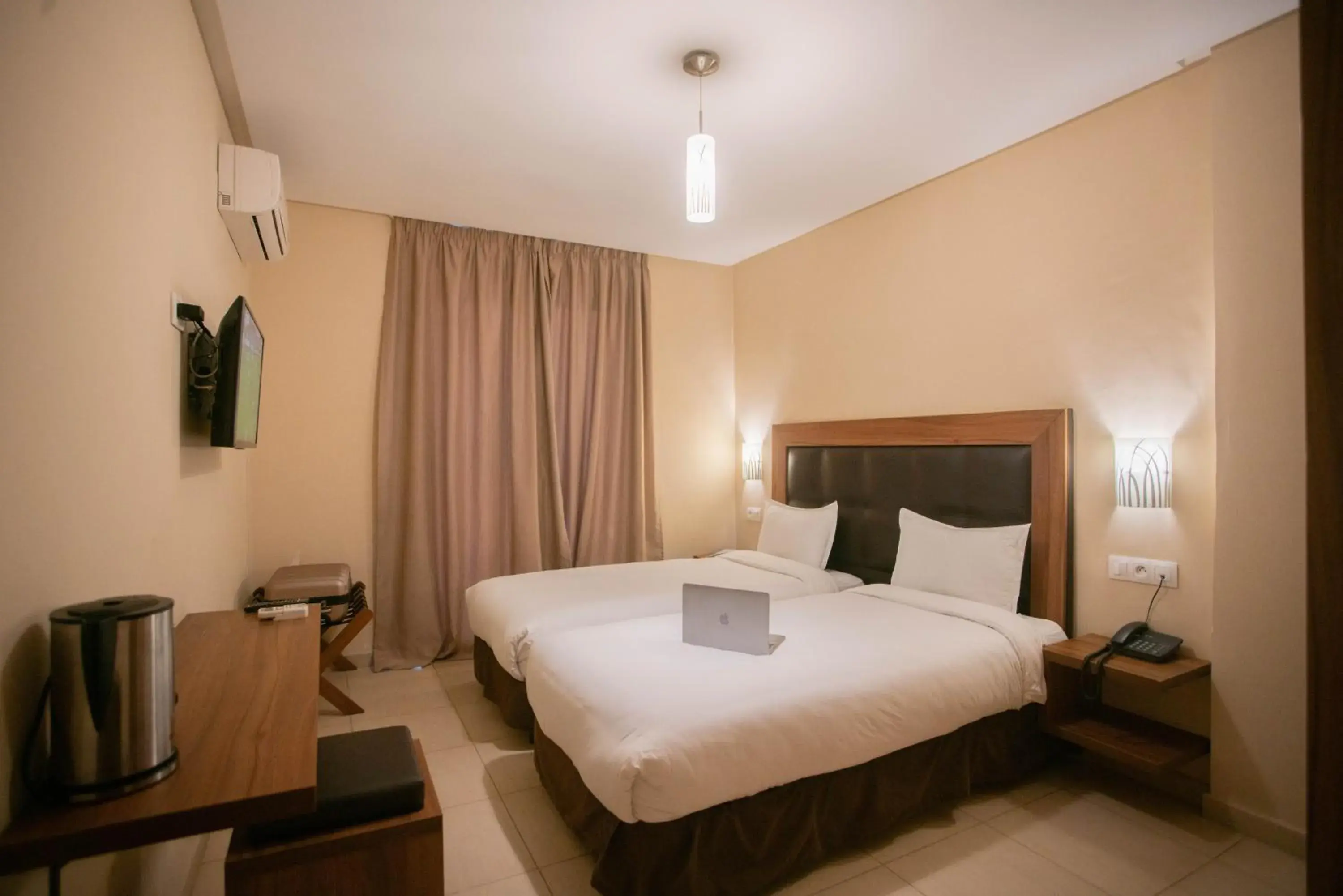 Twin Room - single occupancy in Hotel Etoile Du Nord Twin Room - single occupancy in Hotel Etoile Du Nord