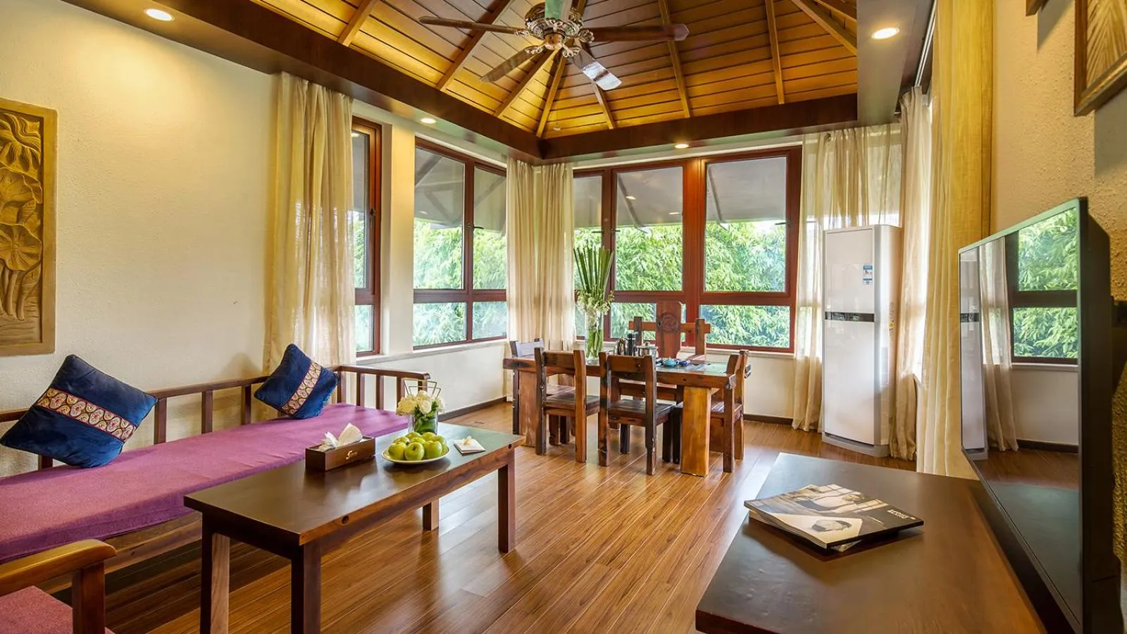 Living room in Sanya Yalong Bay Villas & Spa