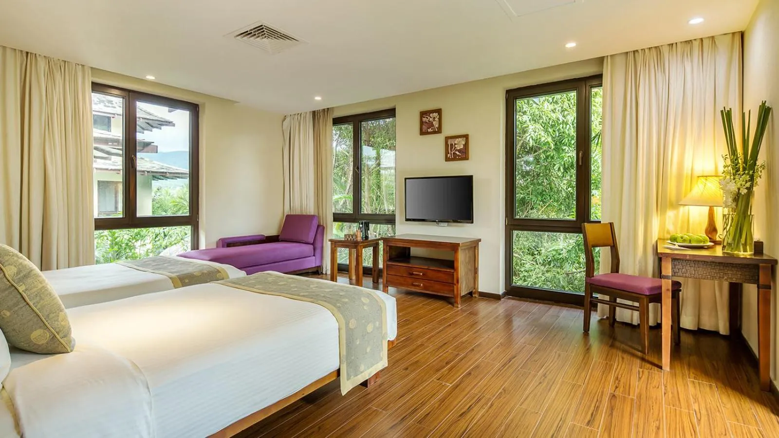 Bed in Sanya Yalong Bay Villas & Spa