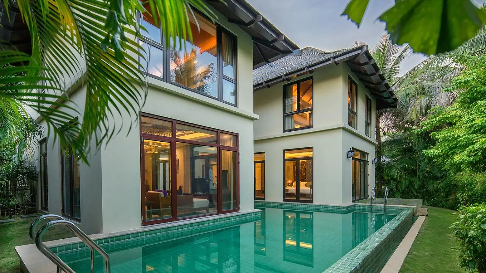 Pool view in Sanya Yalong Bay Villas & Spa