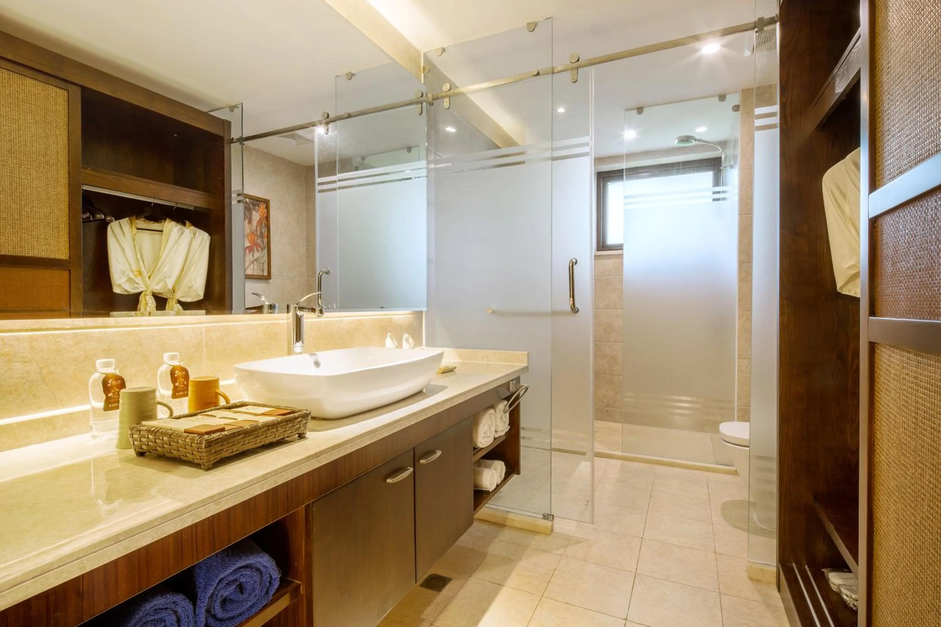 Shower in Sanya Yalong Bay Villas & Spa