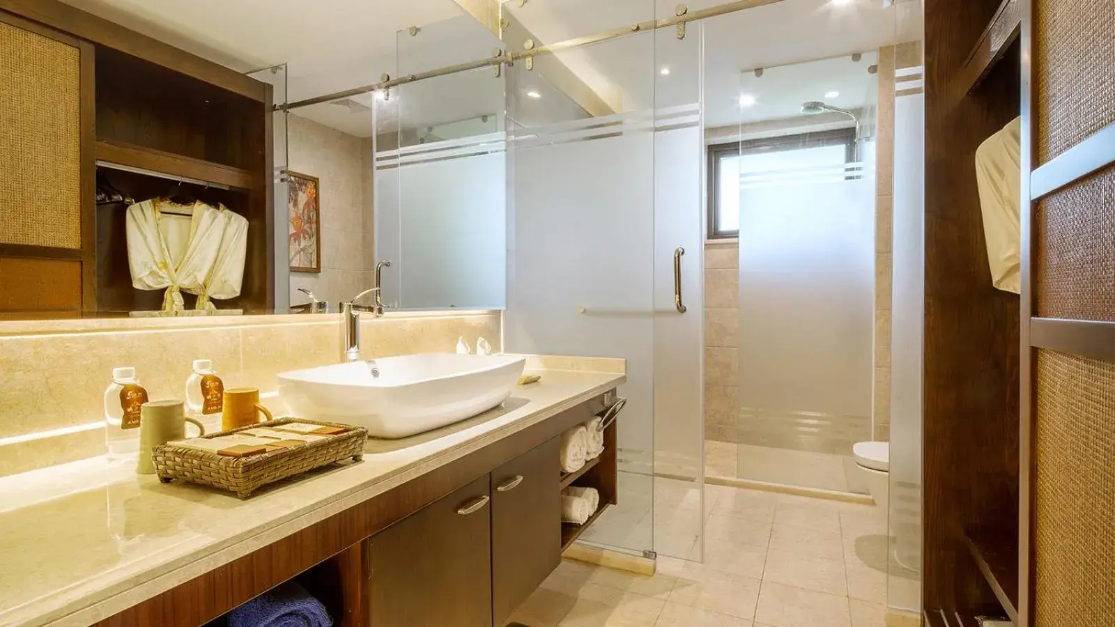 Deluxe Four-Bedroom Villa with Private Pool in Sanya Yalong Bay Villas & Spa Deluxe Four-Bedroom Villa with Private Pool in Sanya Yalong Bay Villas & Spa