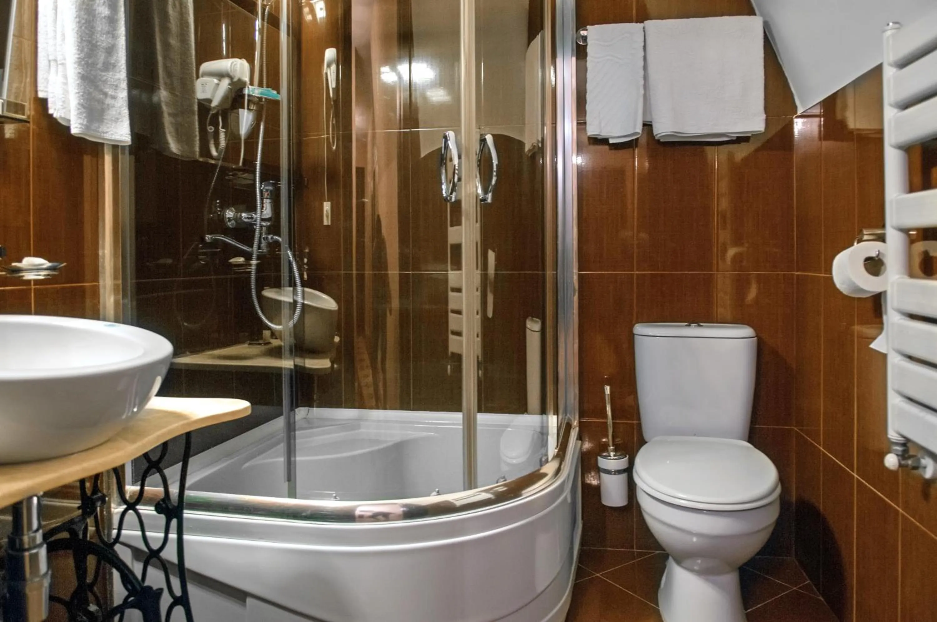 Shower in Prestige Palace - Esquisse Hotel