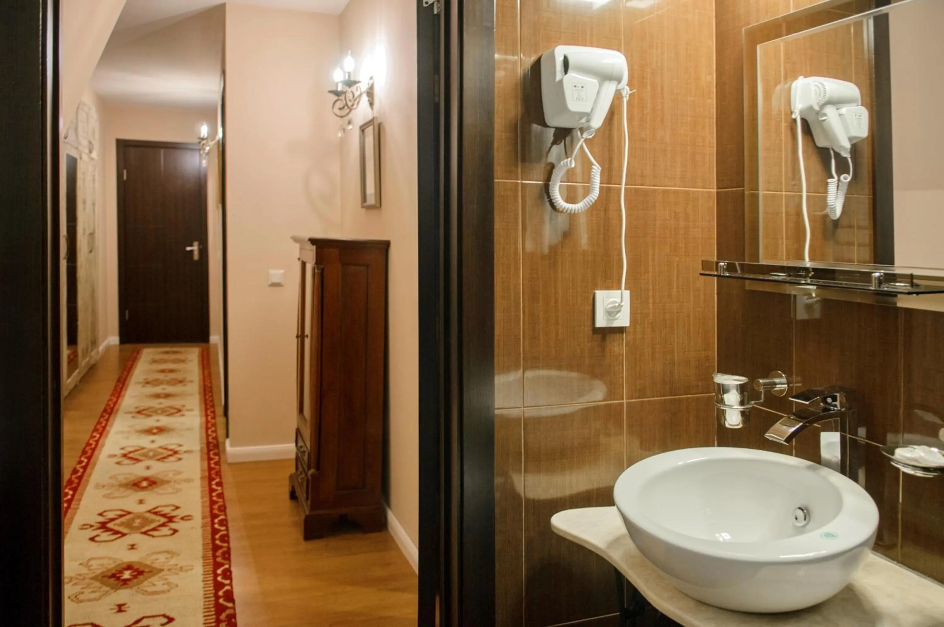 Shower in Prestige Palace - Esquisse Hotel