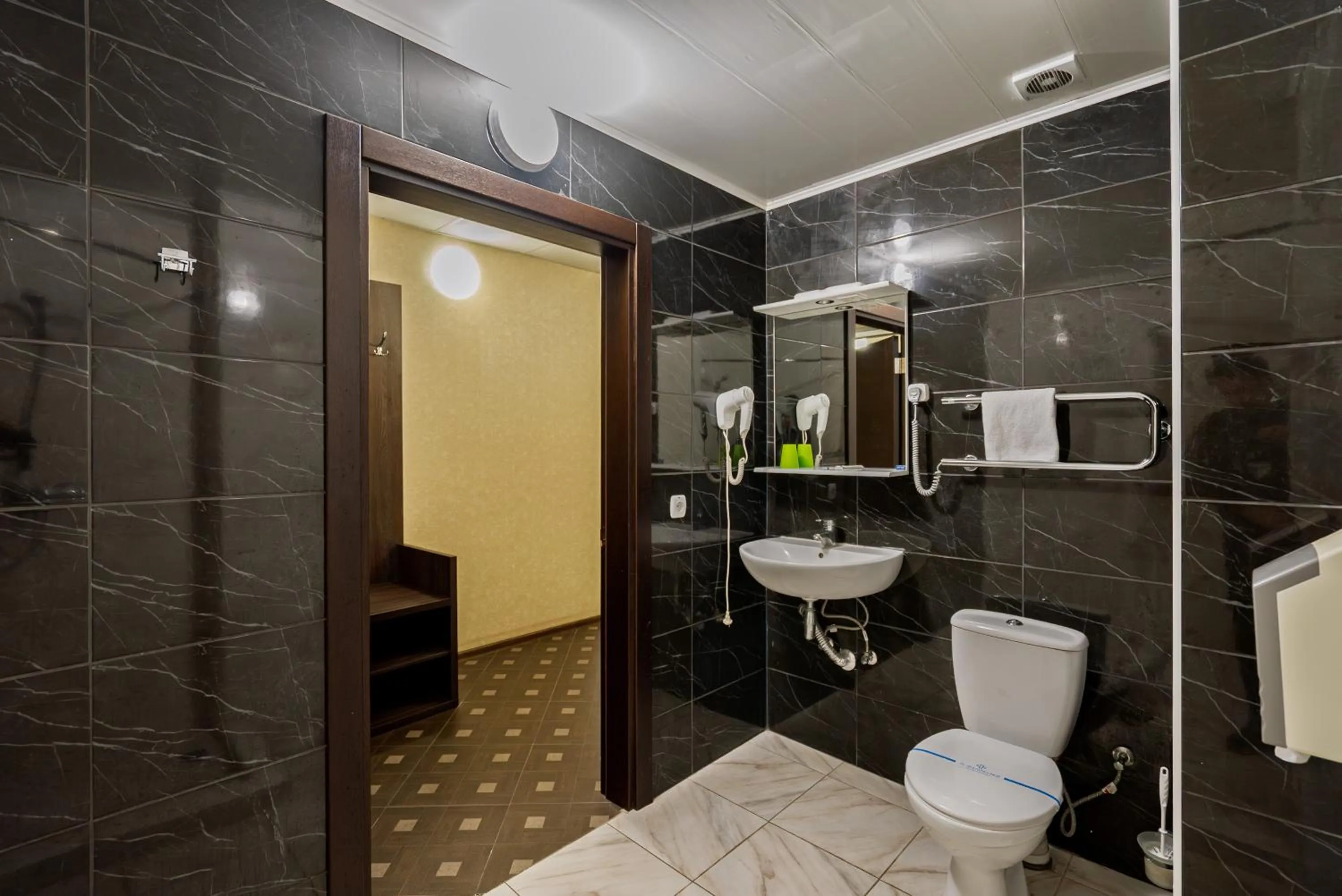 Shower in Congress Hotel Verhovina