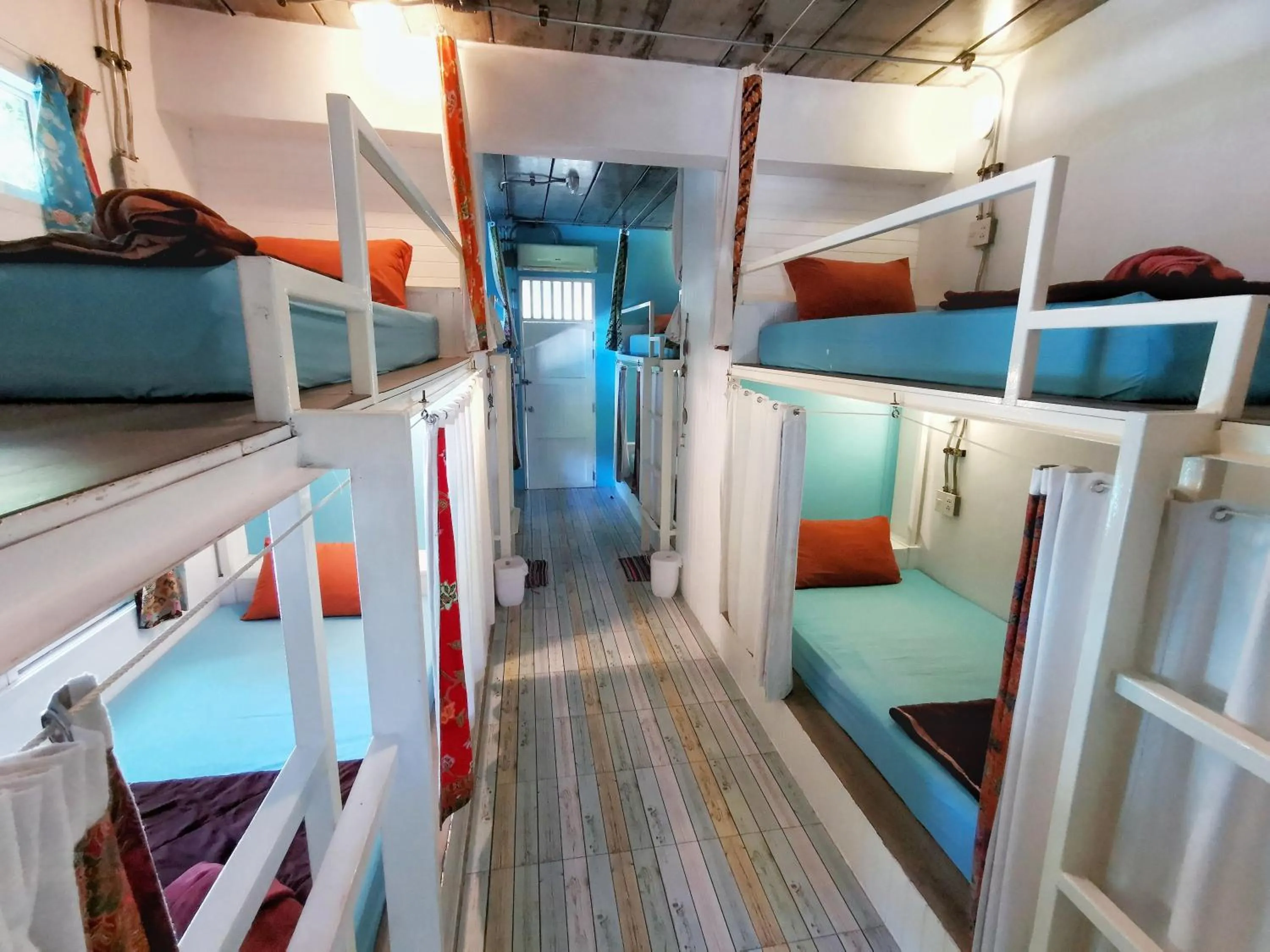 Bedroom, Bed in Glur Hostel