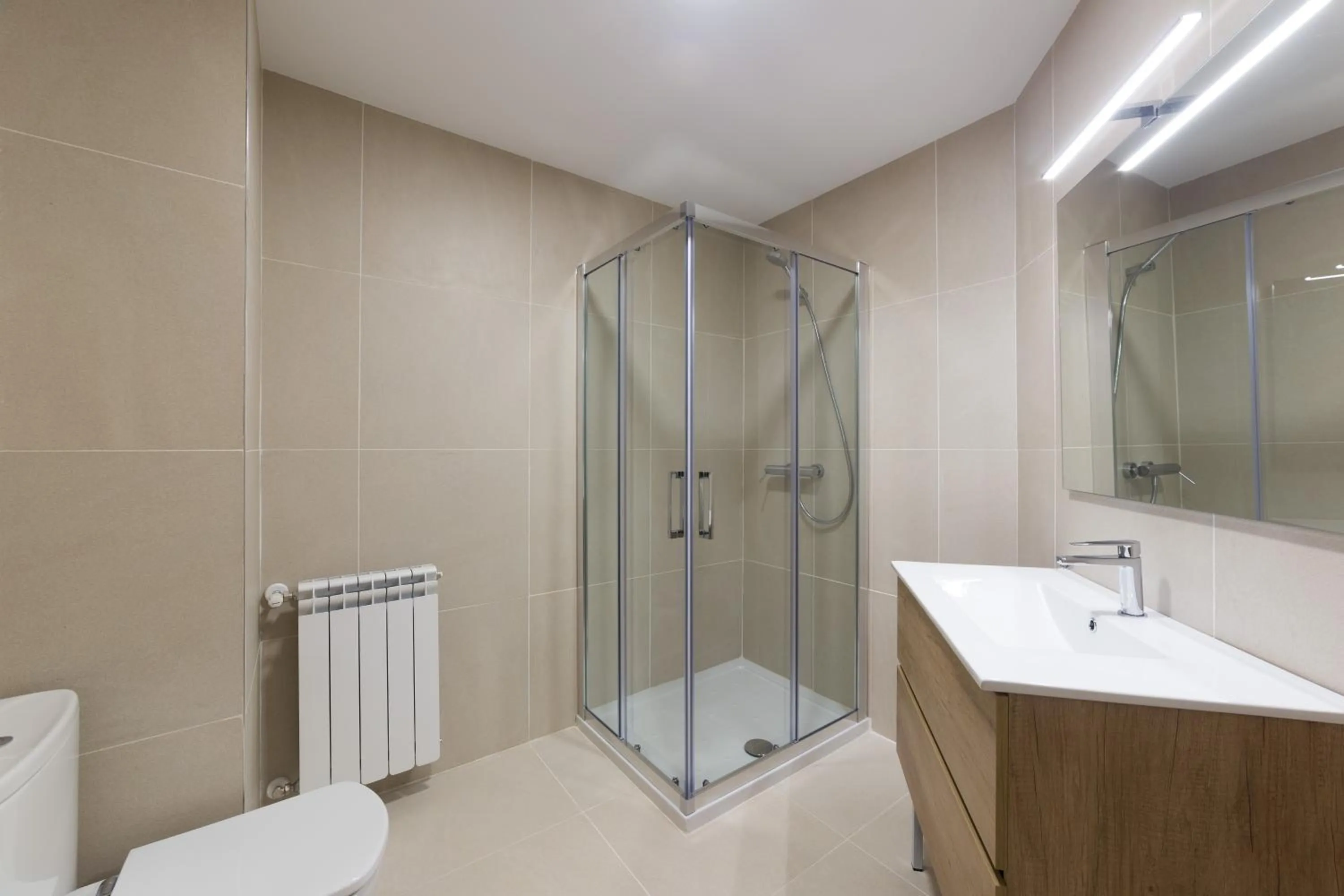 Shower in Hotel Onyarbi