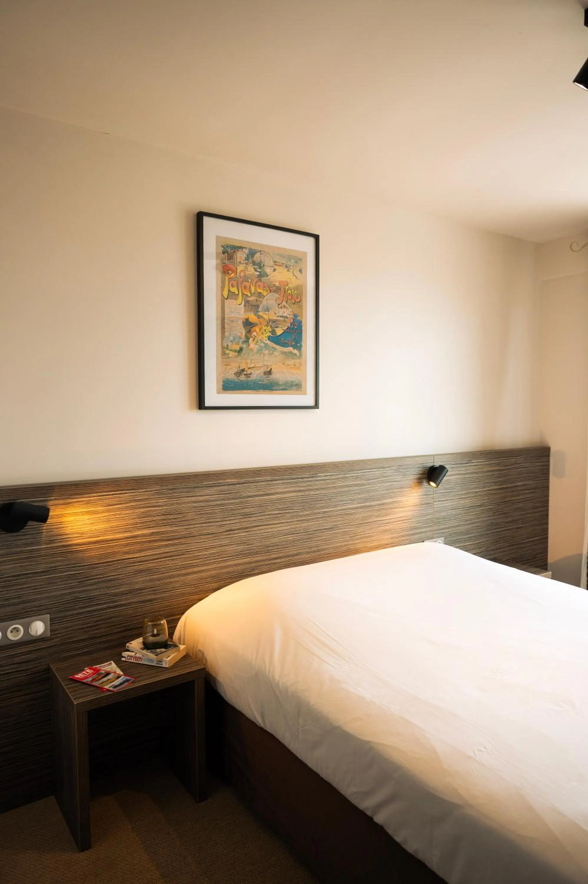 Bedroom, Bed in Hôtel du Midi Plage